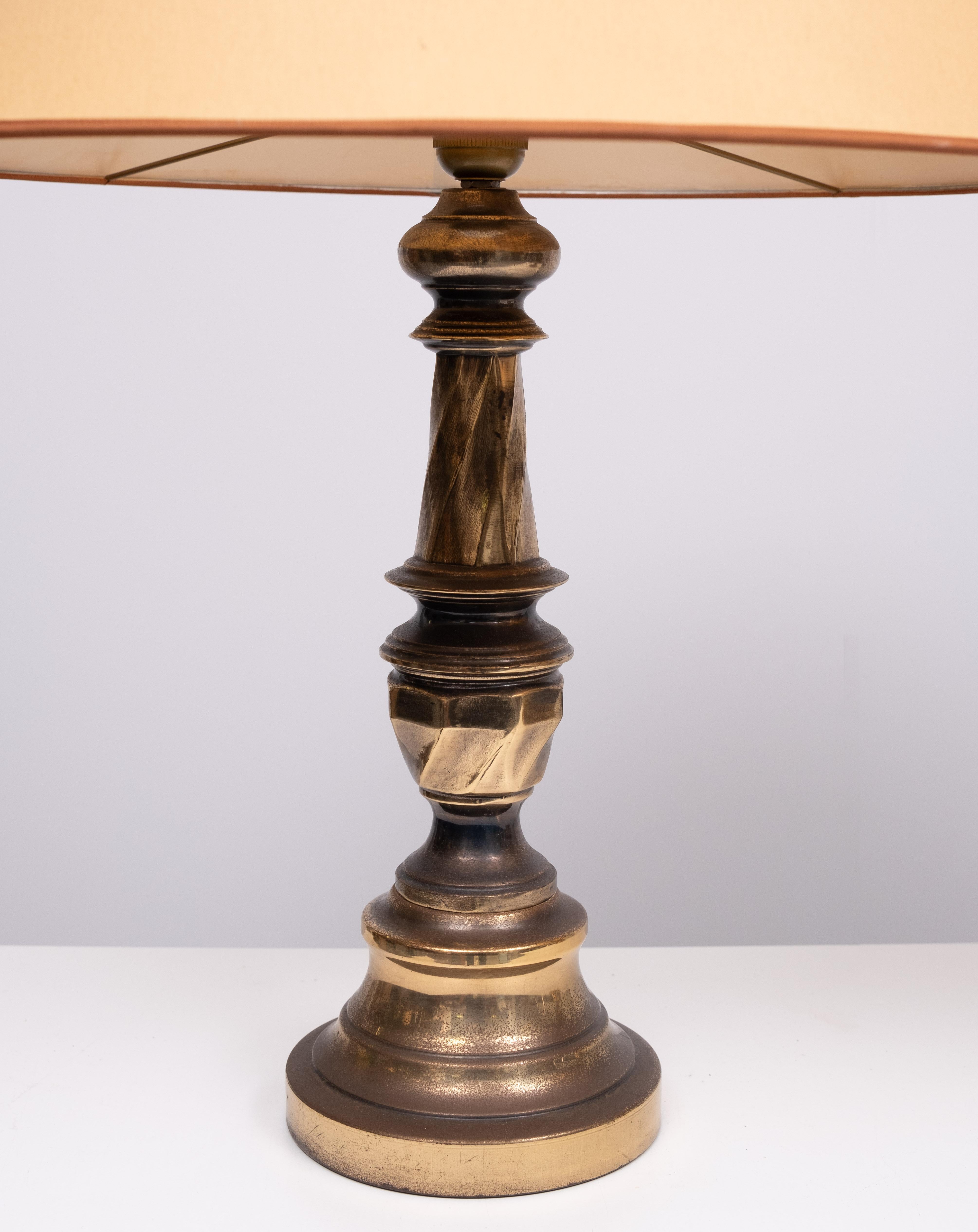 Hollywood Regency  Lámparas de mesa clásicas de latón años 70 Francia Regencia de Hollywood en venta