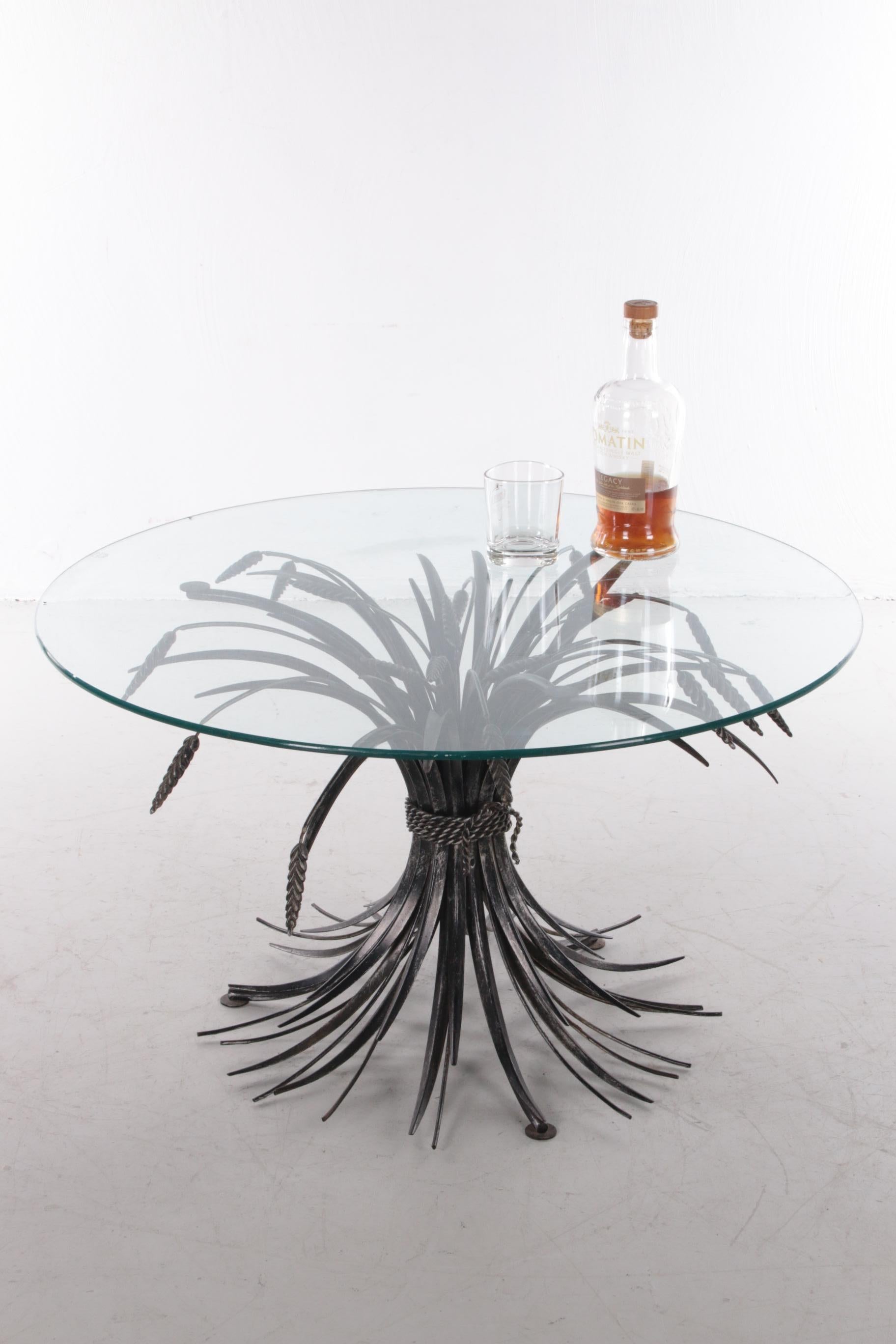 Hollywood Regency Coco chanel coffee table Hans Kogl, 1970.


Great design Coco Chanel / Hollywood Regency coffee table designed by Hans Kögl from the 1970s.
Bound sheaves of wheat surmounted by a glass top.
The table is in beautiful vintage