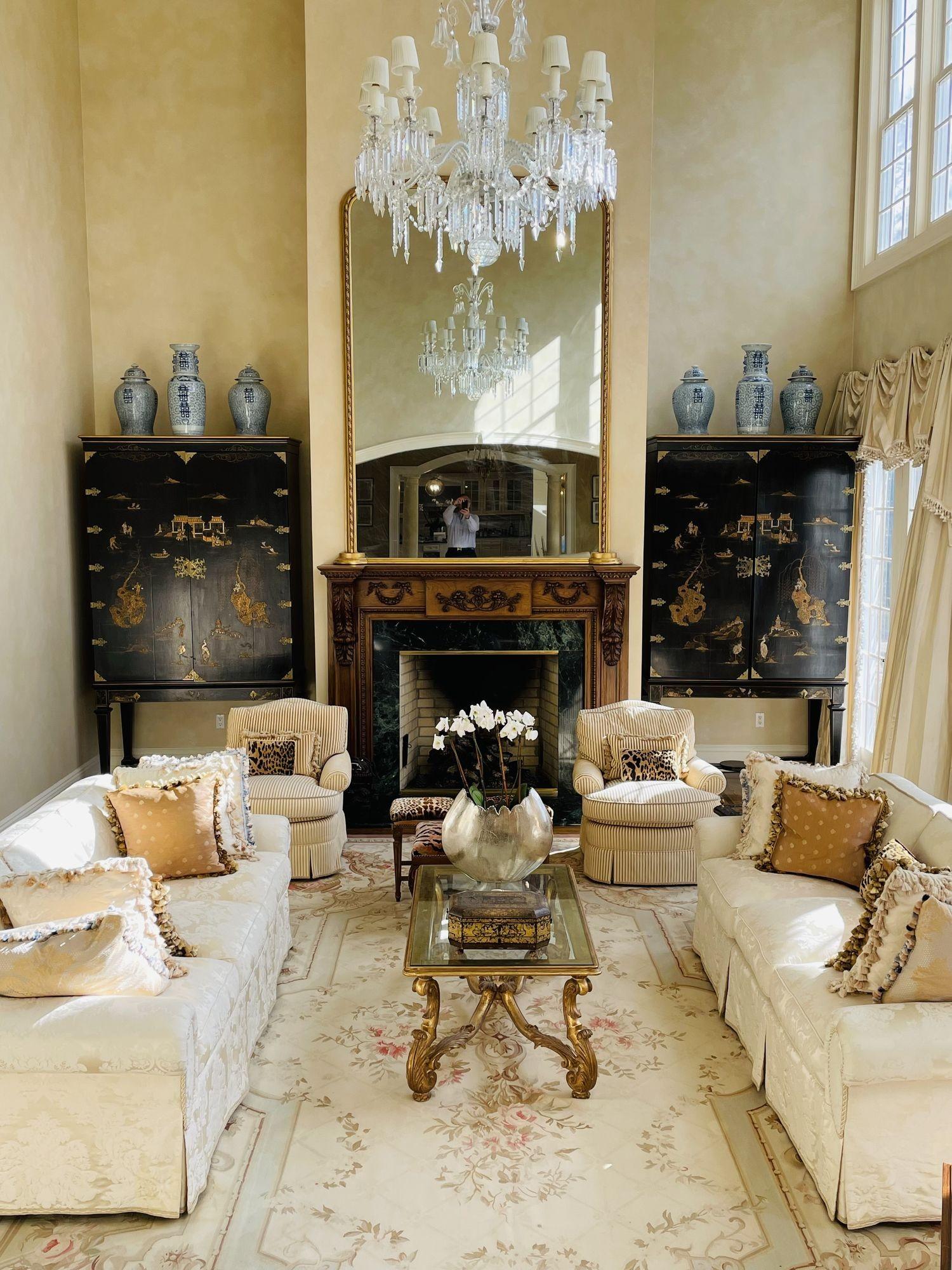 Metà XX secolo Tavolino Hollywood Regency, legno dorato, foglia d'oro, vetro, Italia, anni '60 in vendita