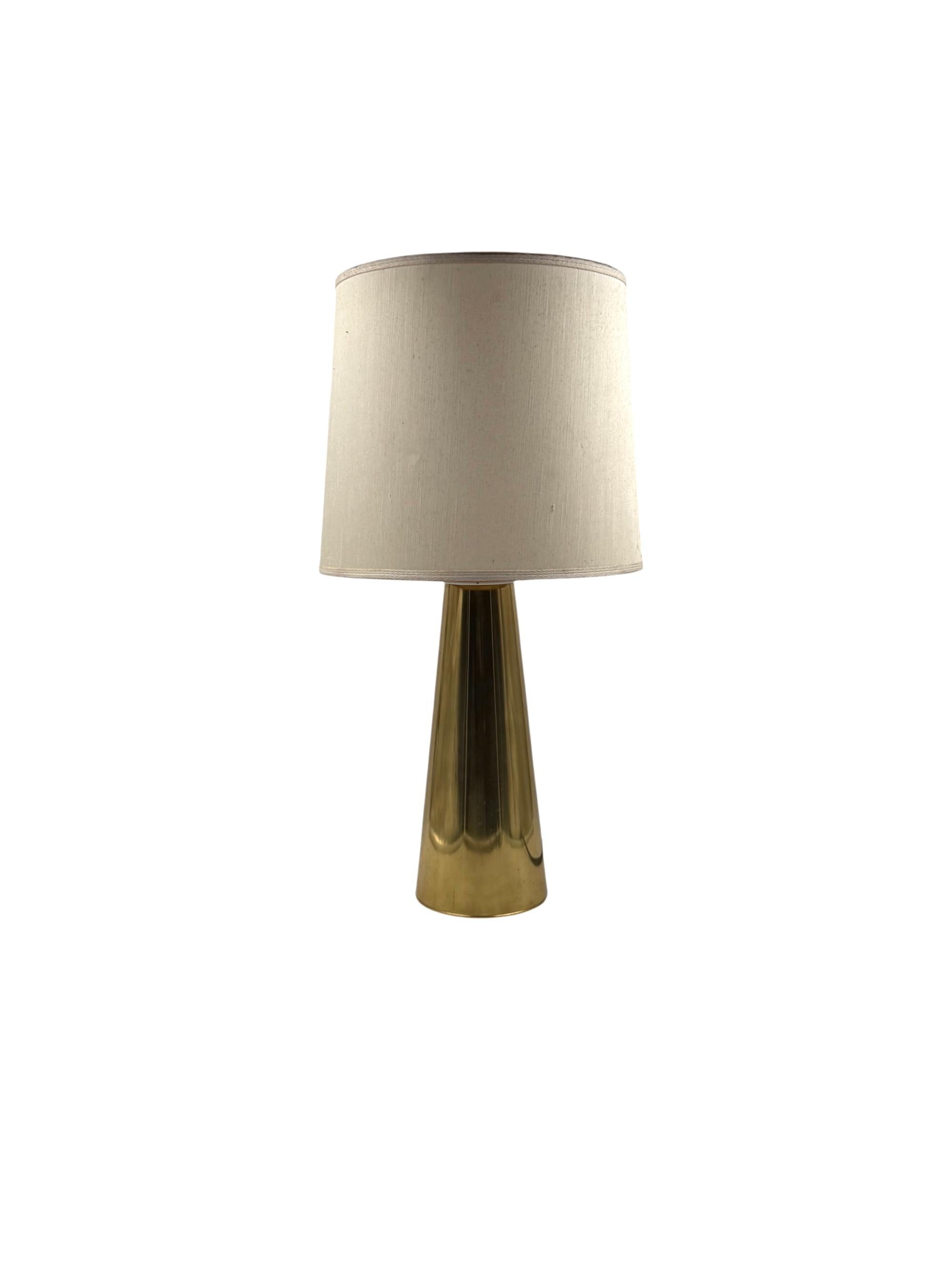 Late 20th Century Lampe de table conique en laiton Hollywood regency, Italie 1970 en vente