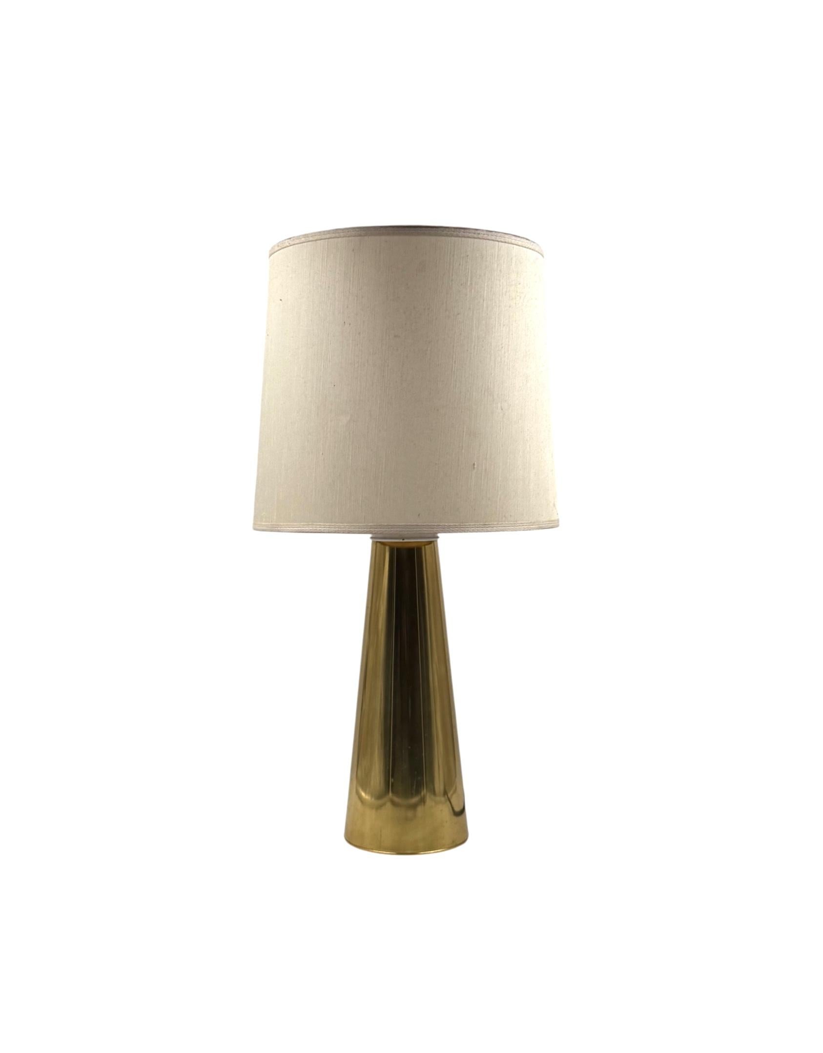 Laiton Lampe de table conique en laiton Hollywood regency, Italie 1970 en vente