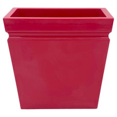 Panier de déchets/papiers de toilette Hollywood Regency corail/rose Lucite, vers 1980