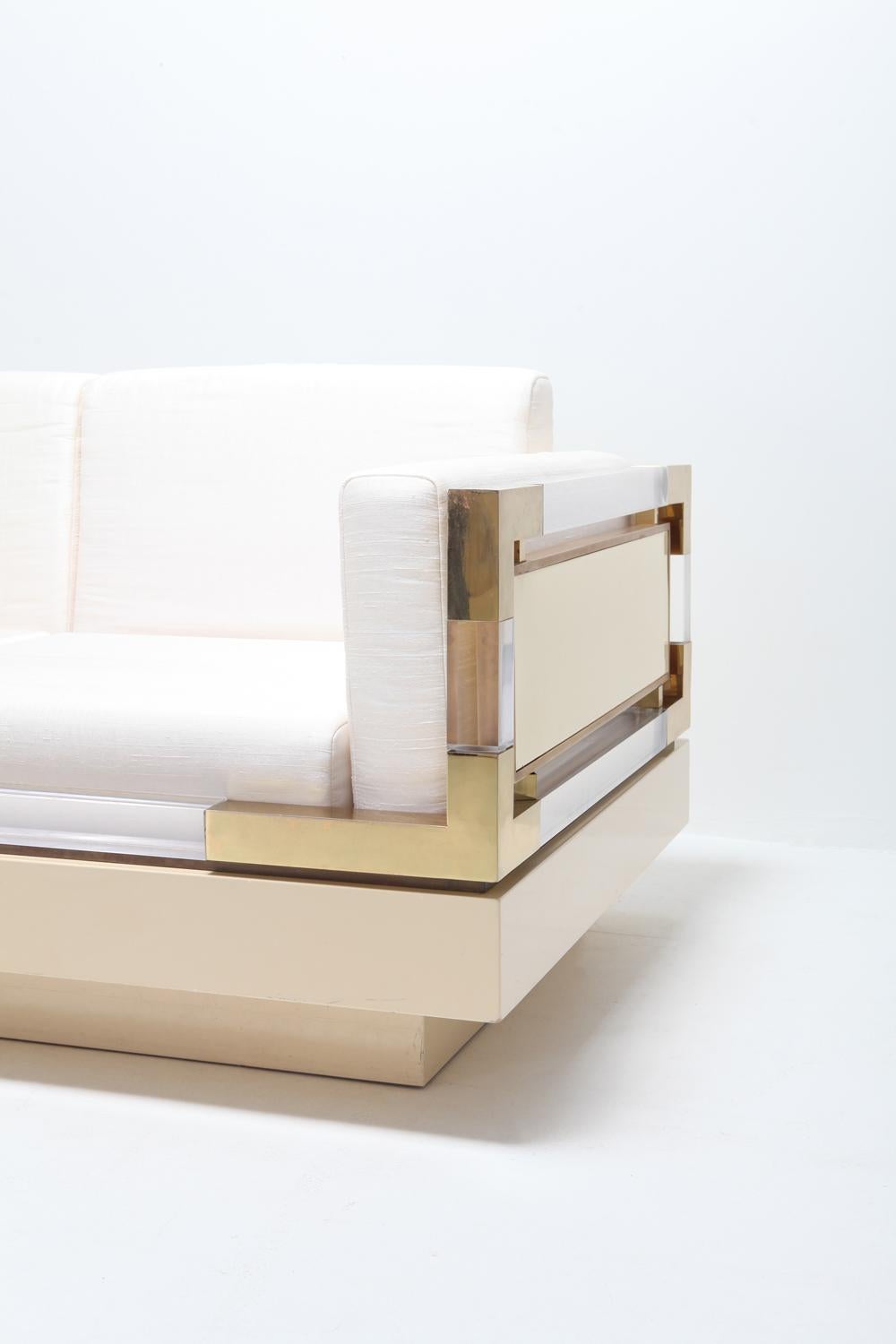 Hollywood Regency Couch in Cream Lacquer, Brass and Lucite, 1970s 2