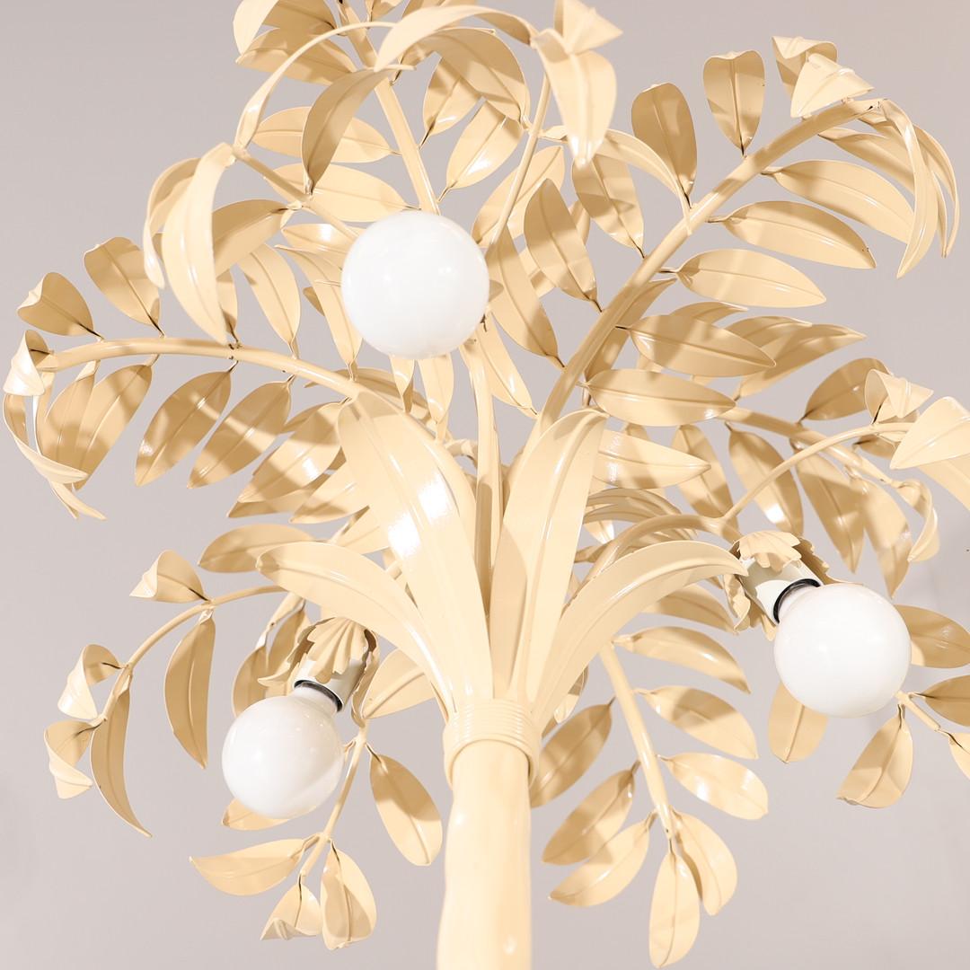 Hollywood Regency Cremefarbene weiße Palmen-Stehlampe  Hans Kögl zugeschrieben (Unbekannt) im Angebot
