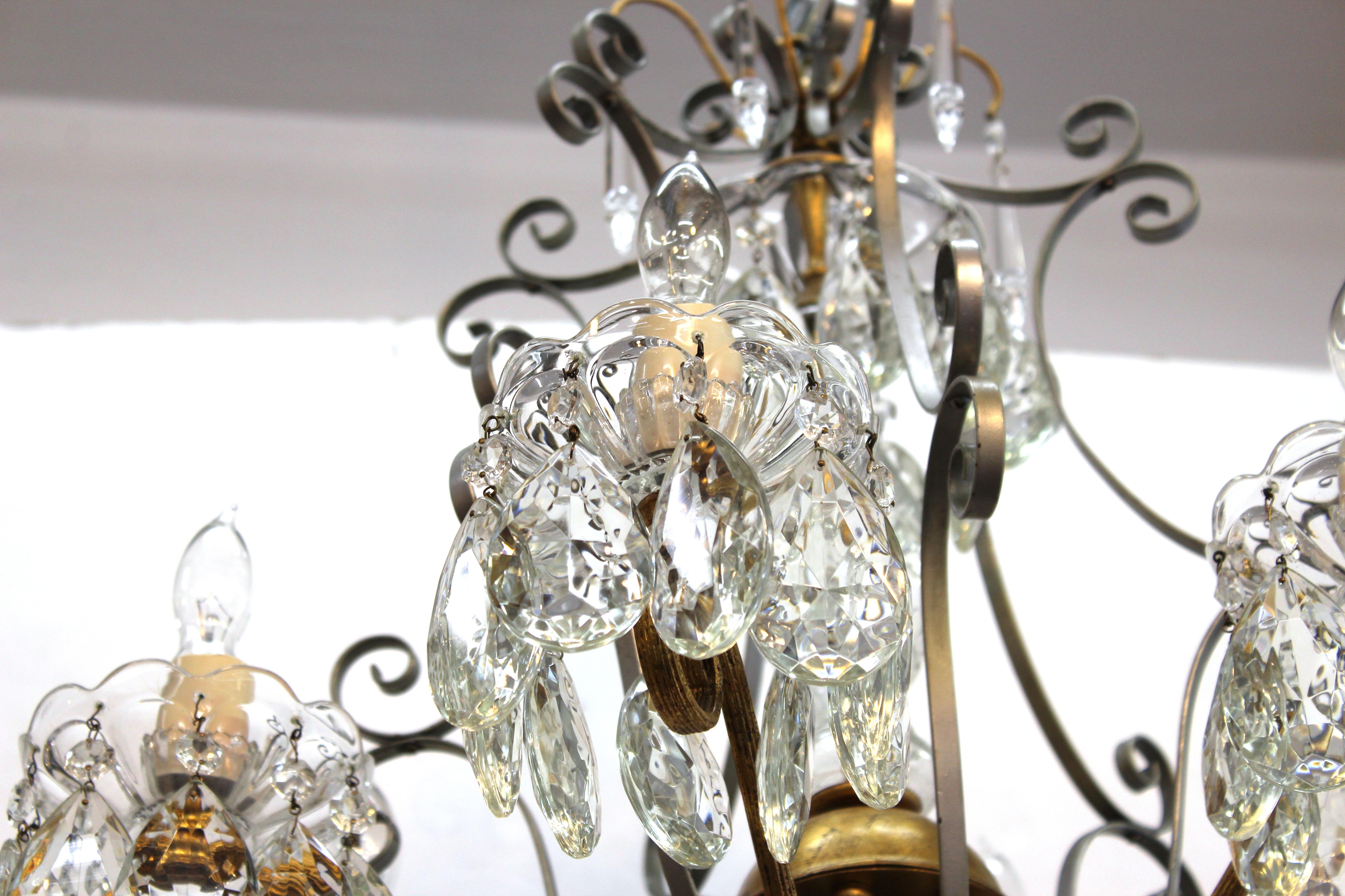 Hollywood Regency Crystal Chandelier with Gilt Metal Accents 1