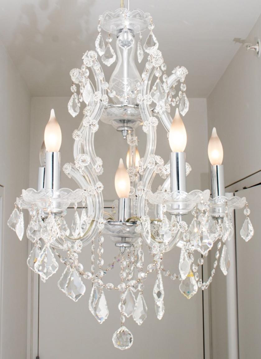 Hollywood Regency five-arm crystal chandelier. In good condition. Wear consistent with age and use.
Dimensions: 27