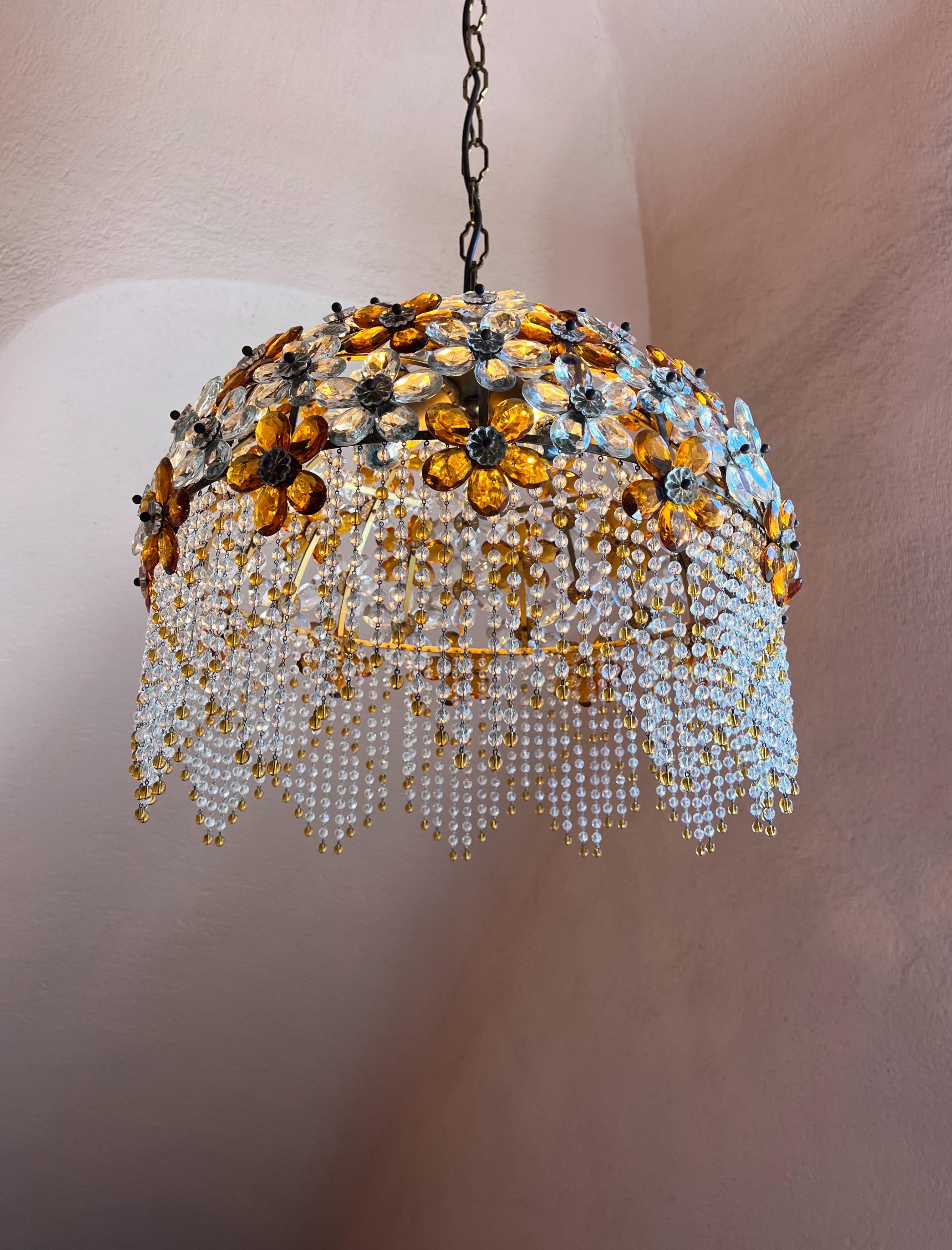 Lampadario Hollywood Regency con fiori di cristallo di Maison Baguès in vendita 4