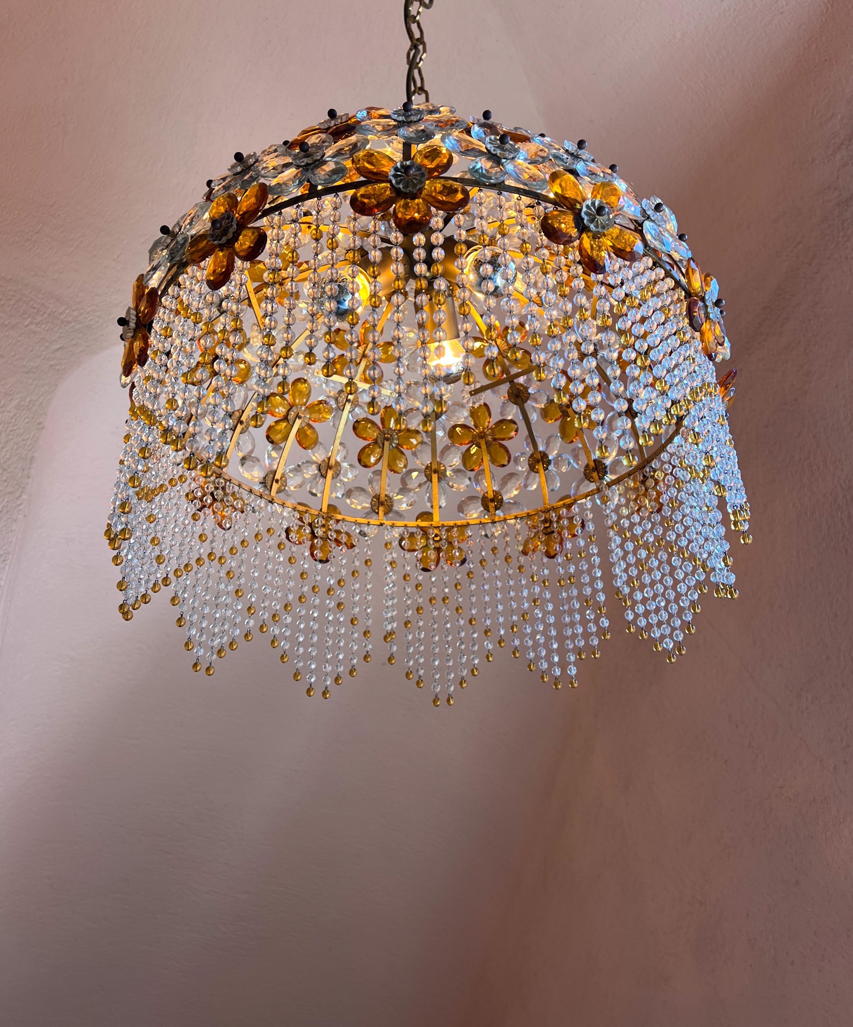 Lampadario Hollywood Regency con fiori di cristallo di Maison Baguès in vendita 5