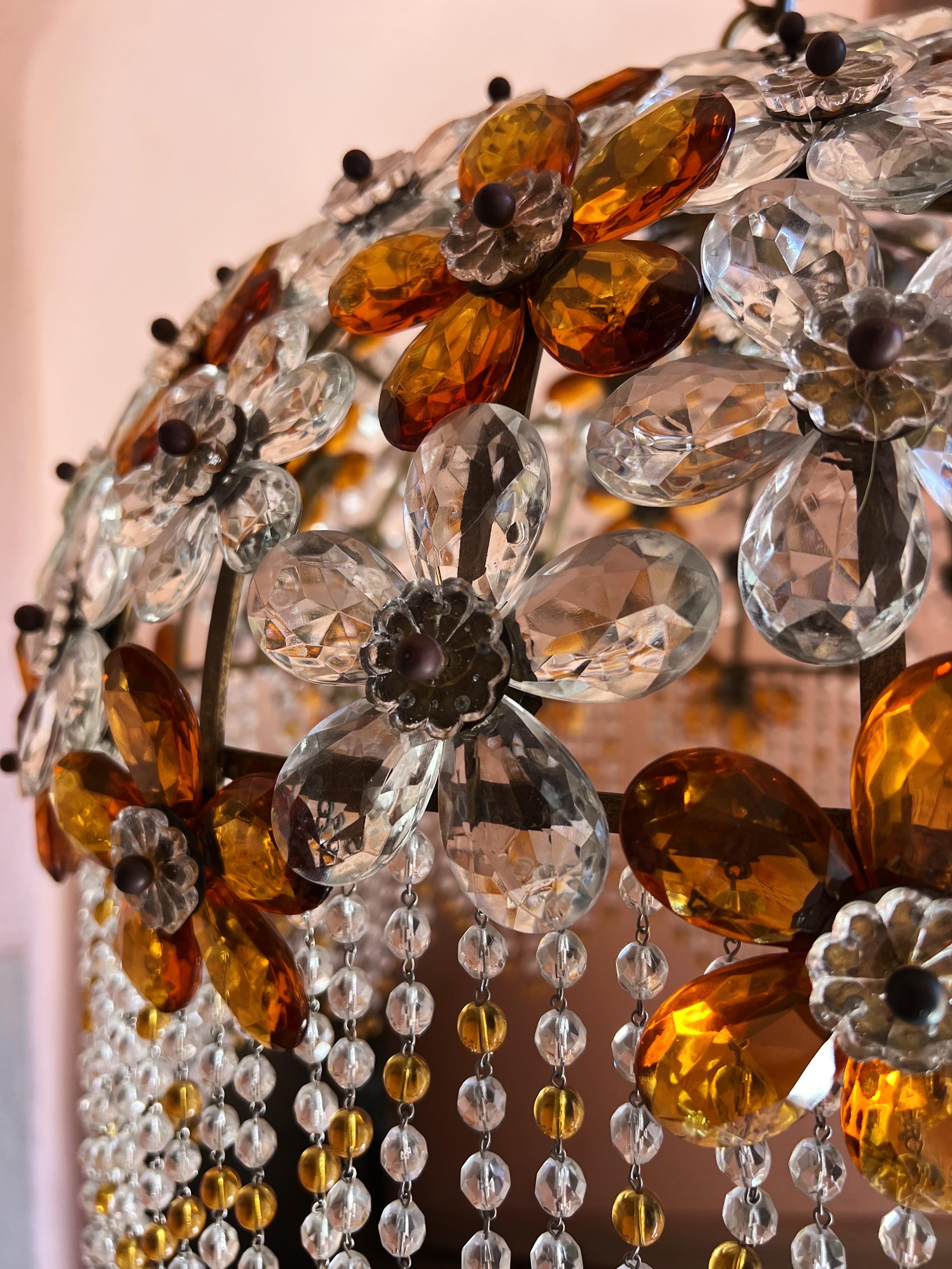 Italiano Lampadario Hollywood Regency con fiori di cristallo di Maison Baguès in vendita
