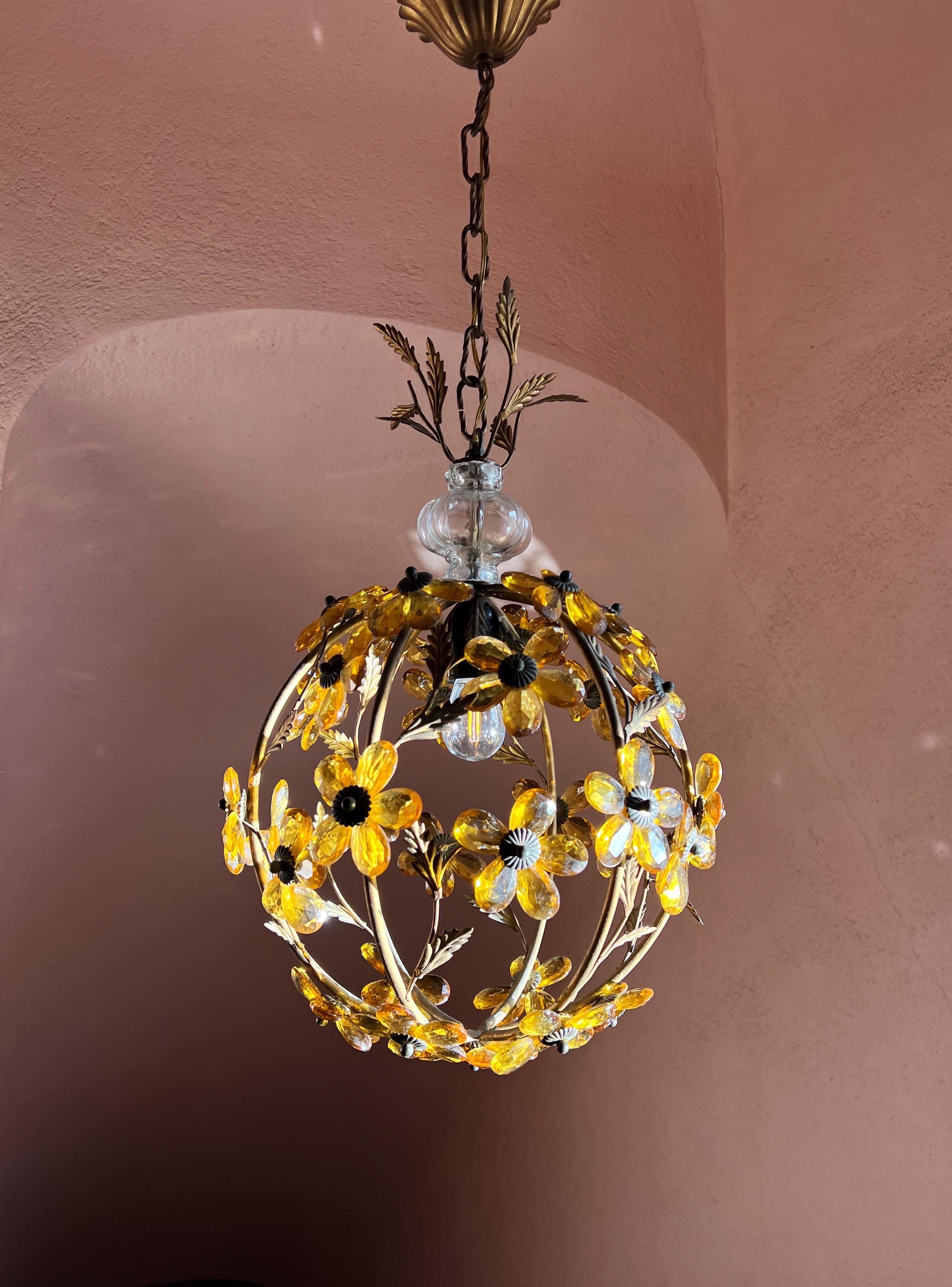 Hollywood Regency Crystal Glass Flower Pendant Chandelier by Maison Baguès In Good Condition For Sale In Palermo, PA