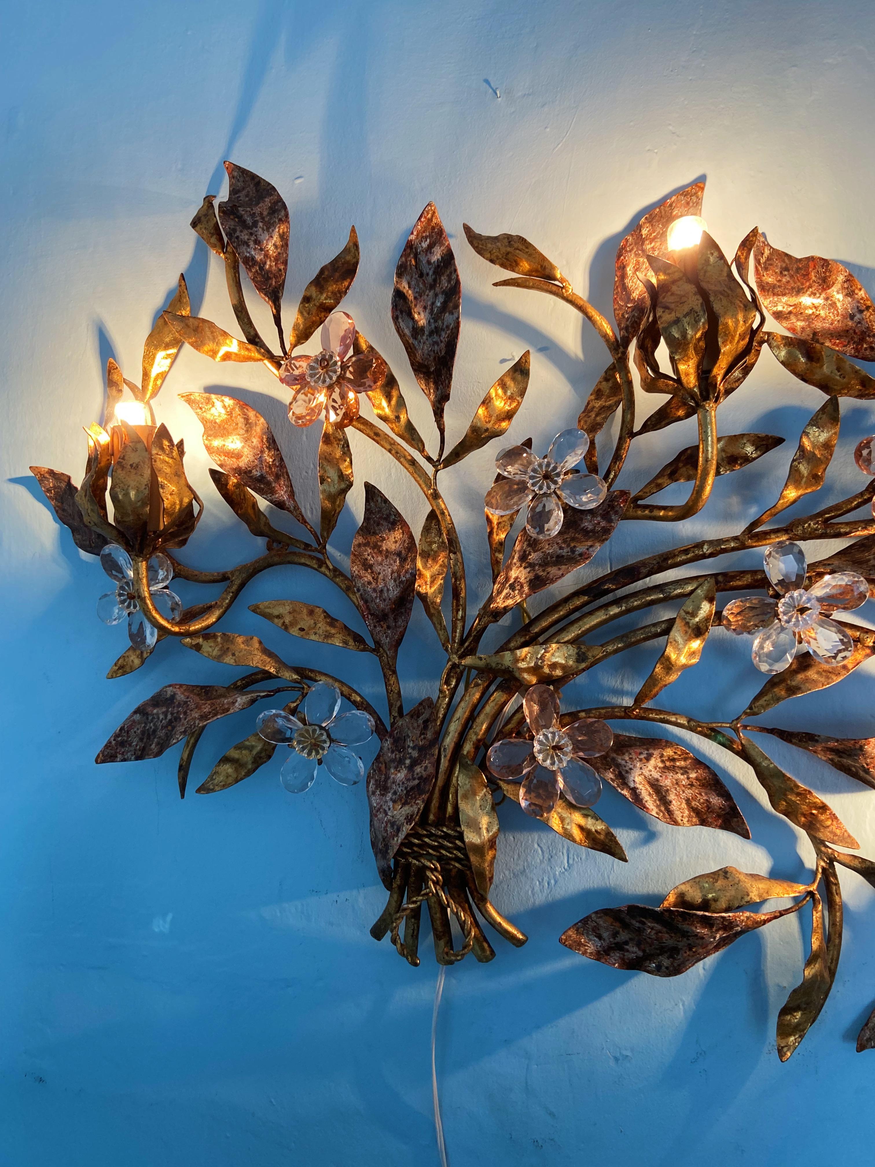Métal Applique à fleur en cristal de verre de Lights Regency par Maison Baguès en vente