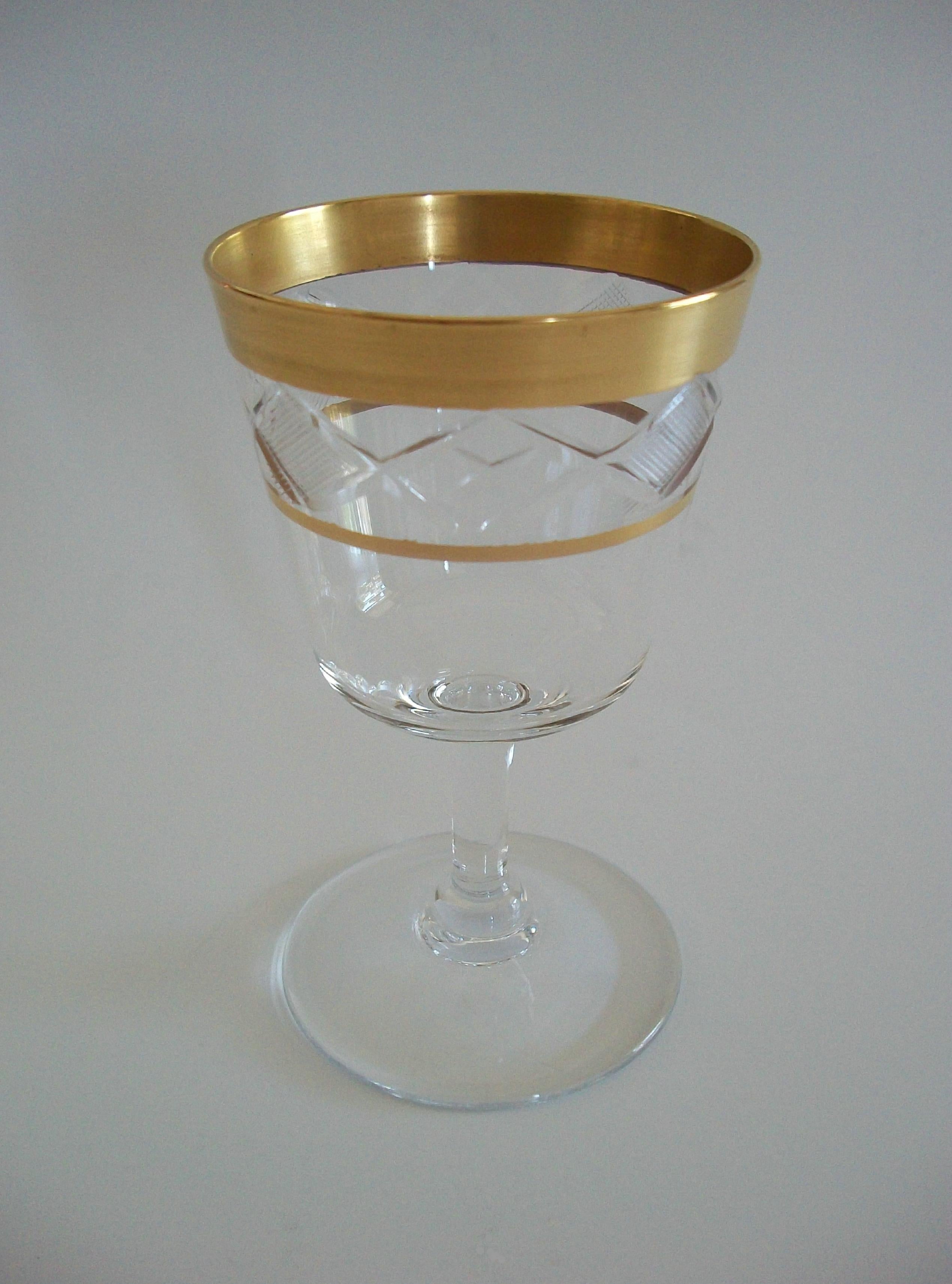 Vaso de Jerez de Cristal Hollywood Regency - Corte de Rueda - Borde Dorado - Circa 1950's en venta 6