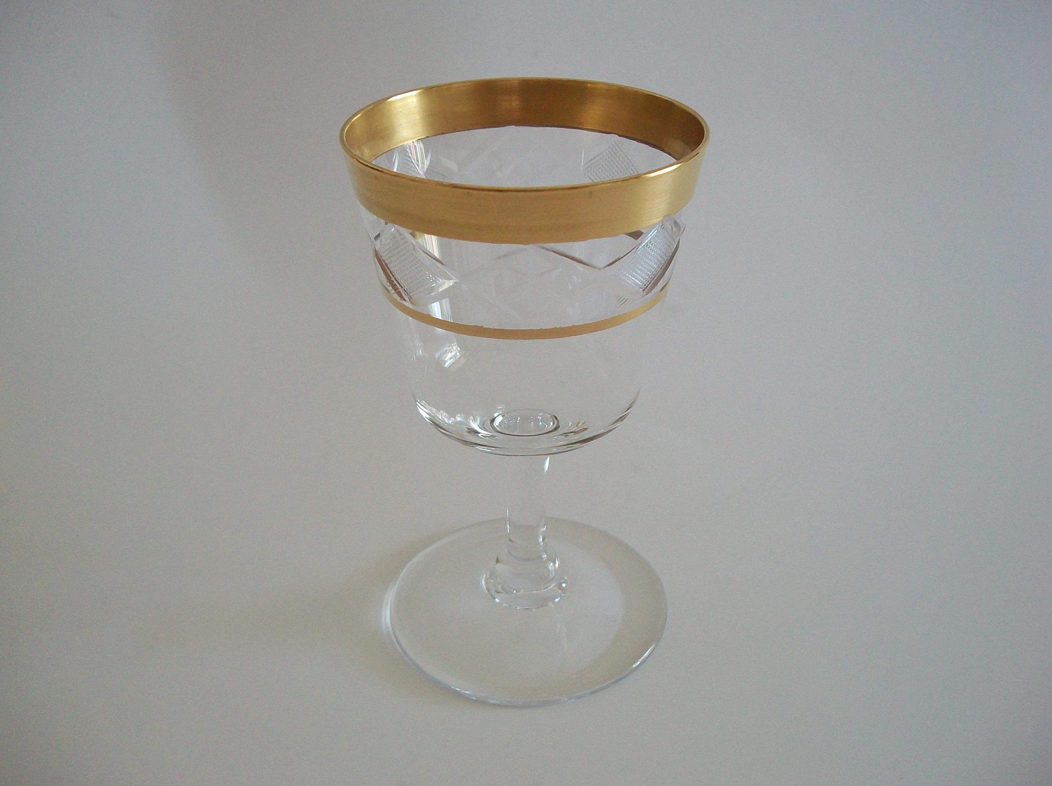 Vaso de Jerez de Cristal Hollywood Regency - Corte de Rueda - Borde Dorado - Circa 1950's en venta 7