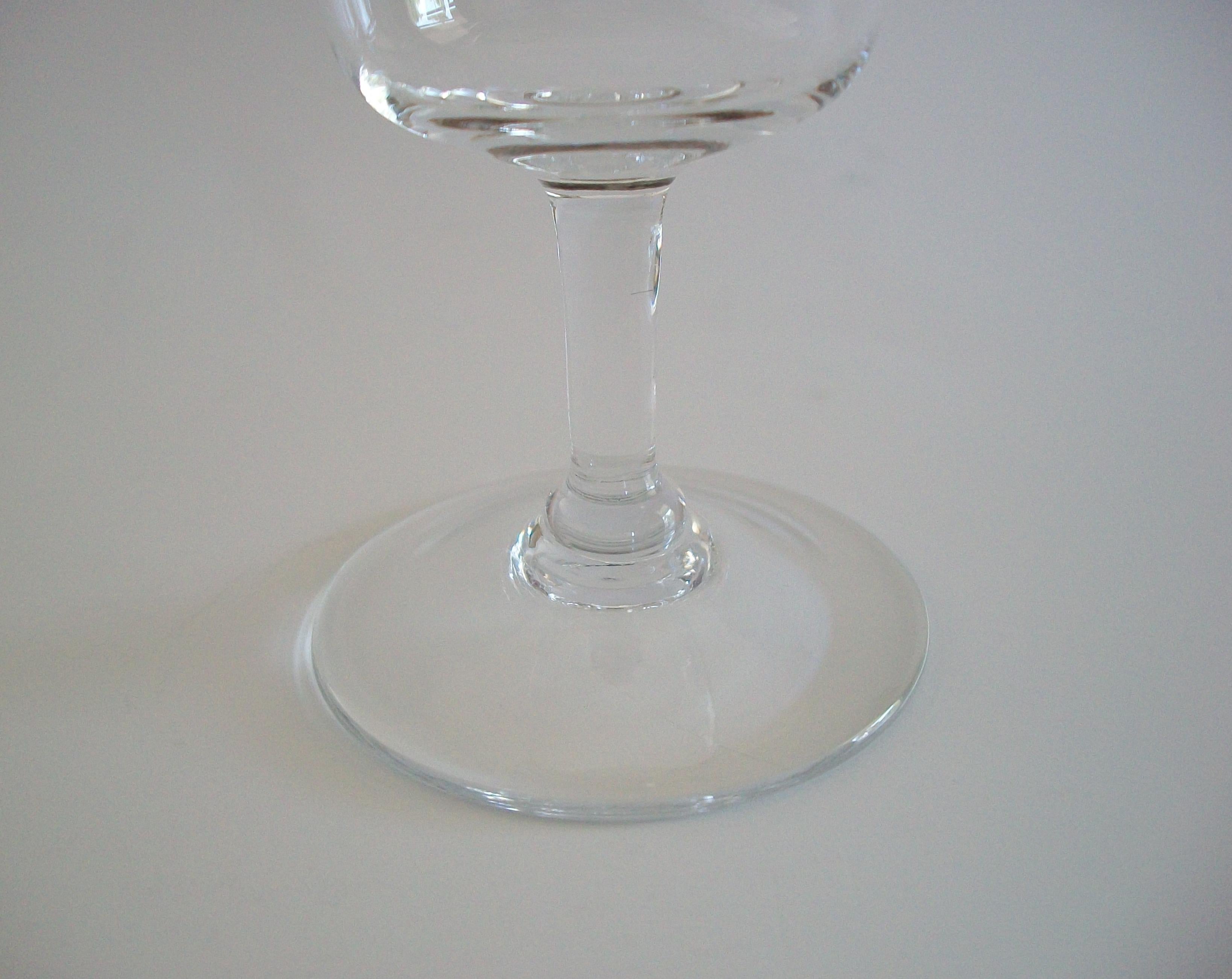 Vaso de Jerez de Cristal Hollywood Regency - Corte de Rueda - Borde Dorado - Circa 1950's en venta 10