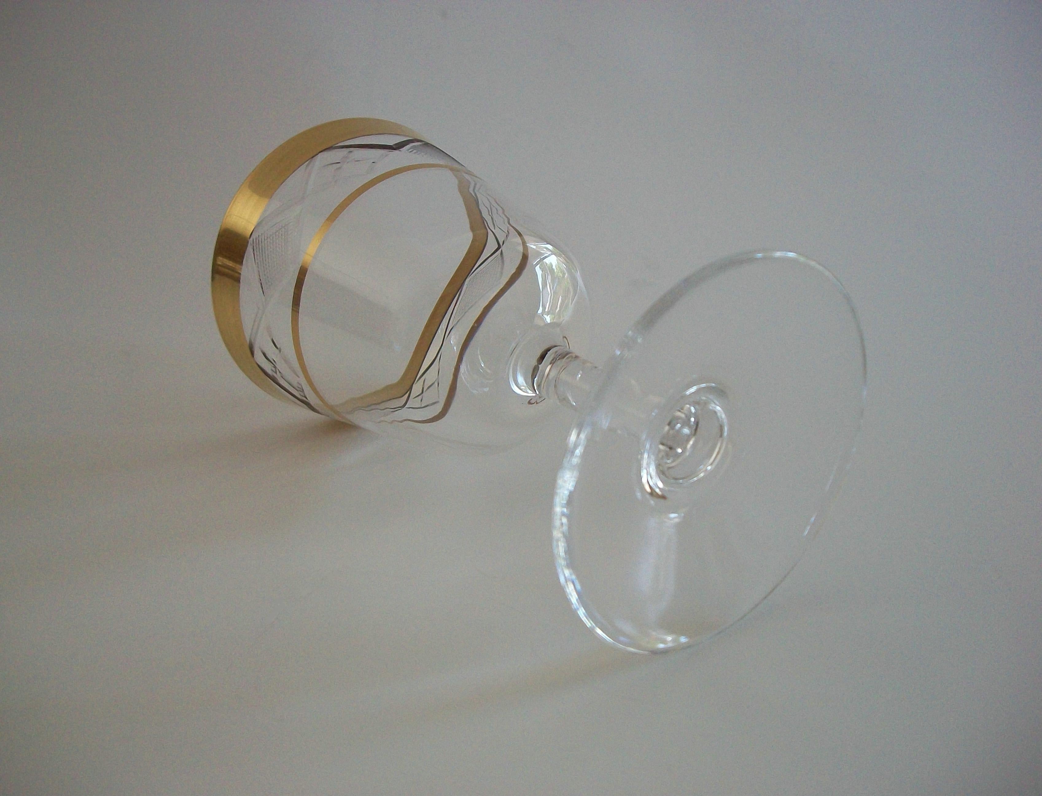 Vaso de Jerez de Cristal Hollywood Regency - Corte de Rueda - Borde Dorado - Circa 1950's en venta 13