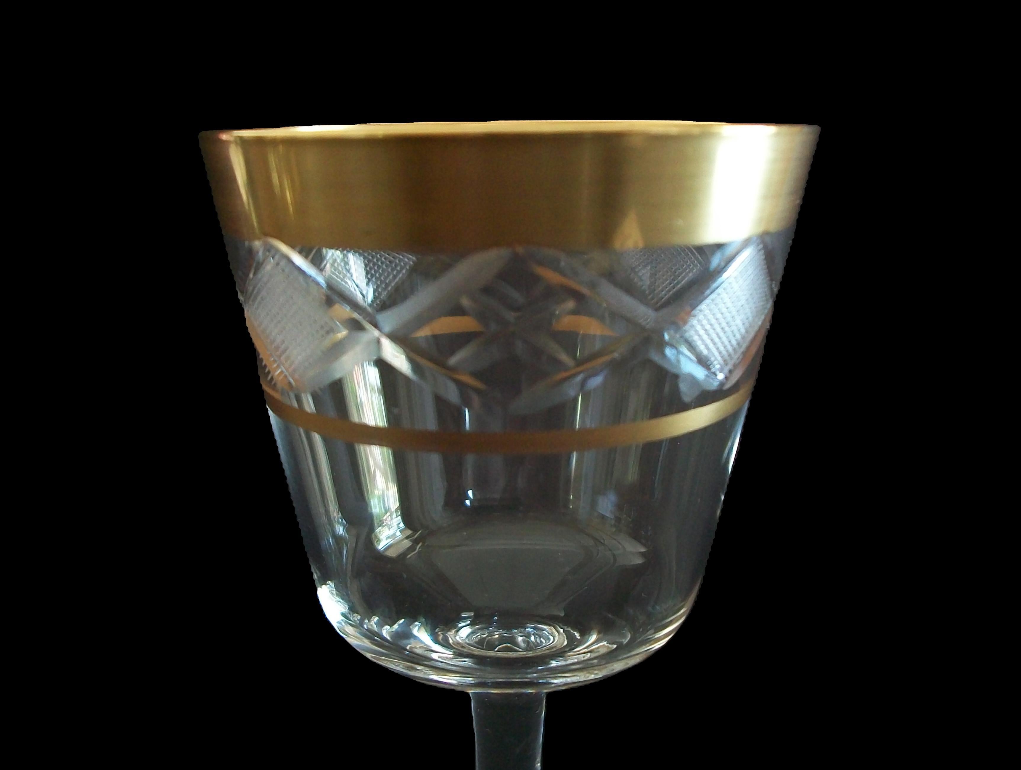 Vaso de Jerez de Cristal Hollywood Regency - Corte de Rueda - Borde Dorado - Circa 1950's en Bueno estado para la venta en Chatham, ON