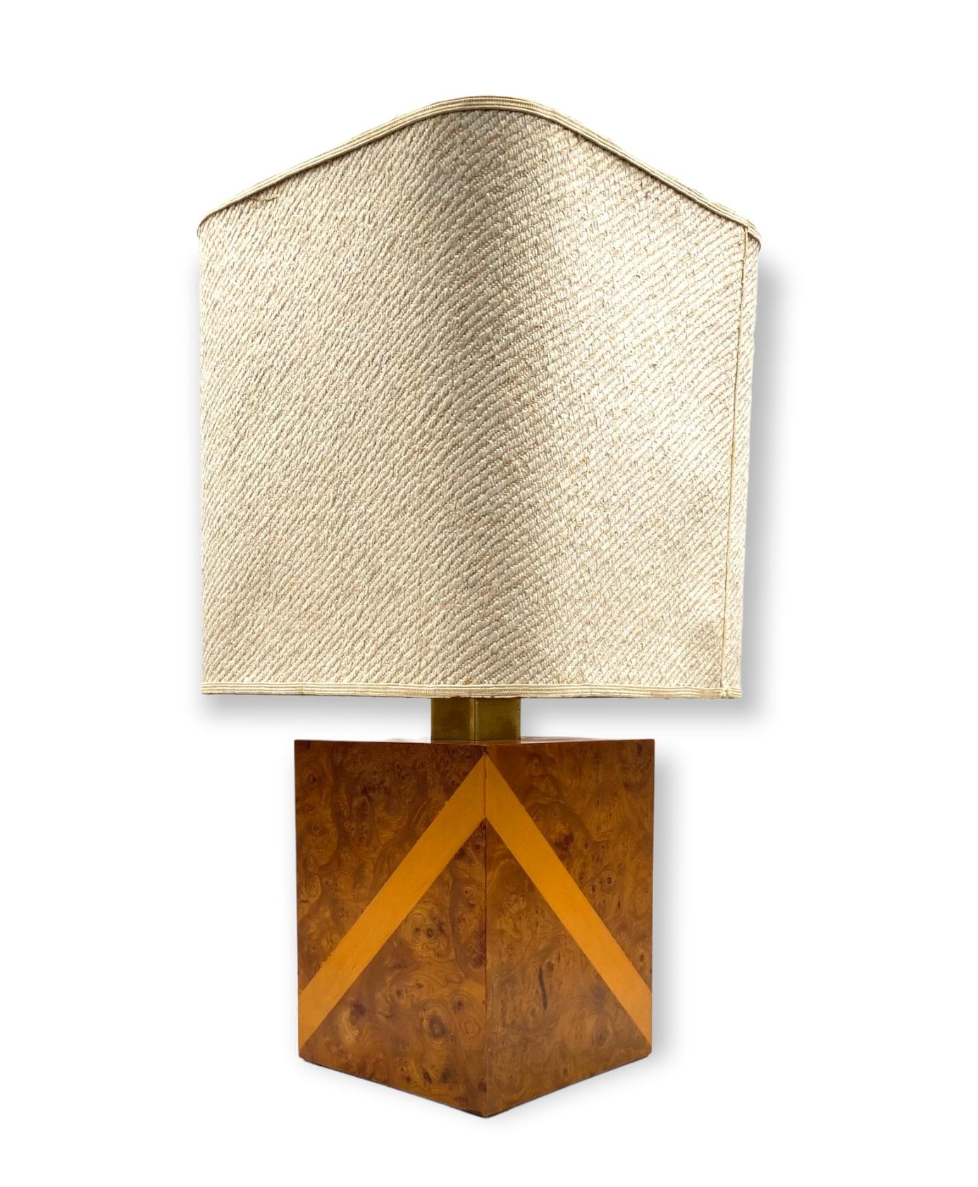 Hollywood Regency Cubic Wood and Brass Table Lamp, Italy, 1970s For Sale 7