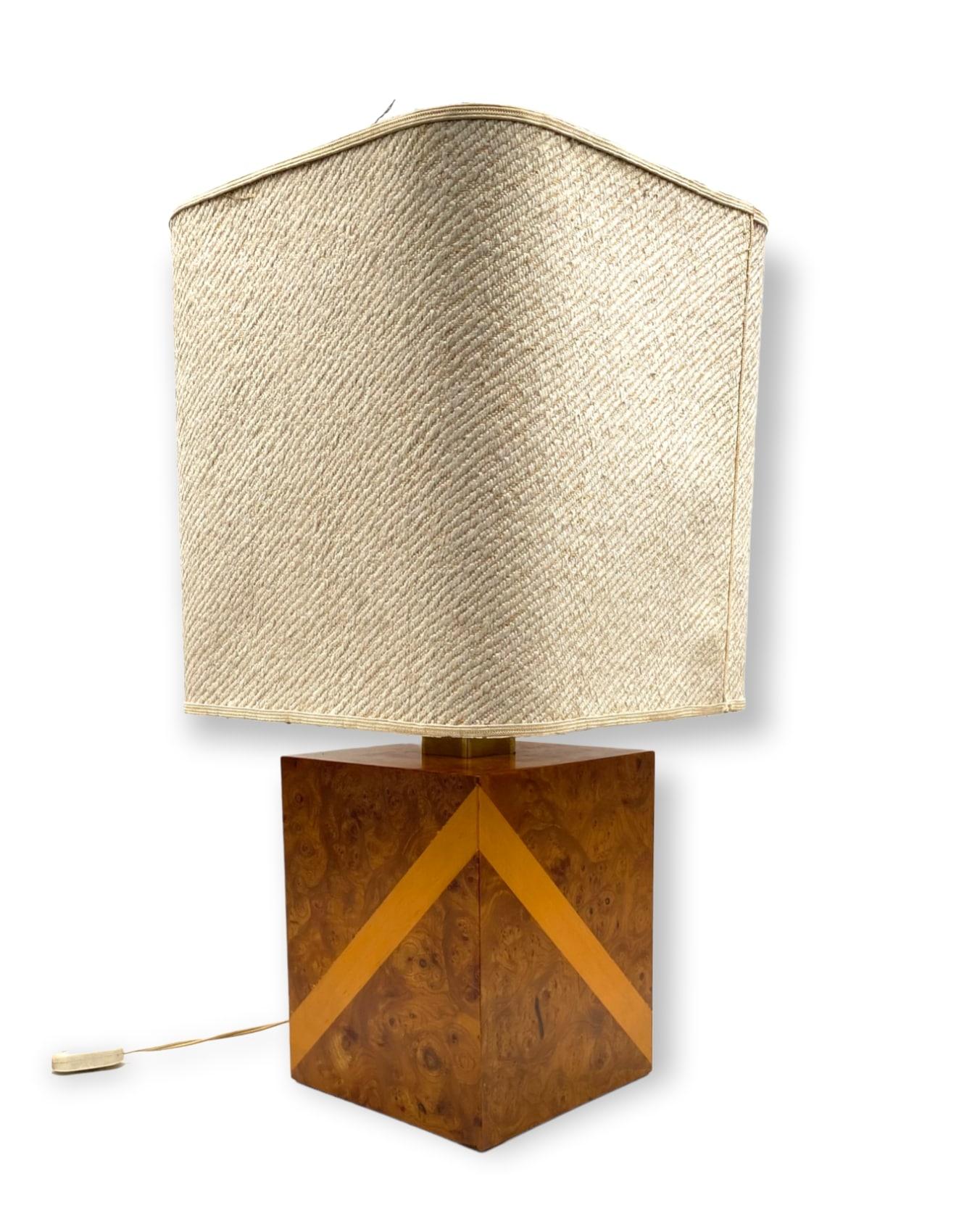 Lampe de table en bois cubique et laiton Hollywood Regency, Italie, 1970 en vente 7