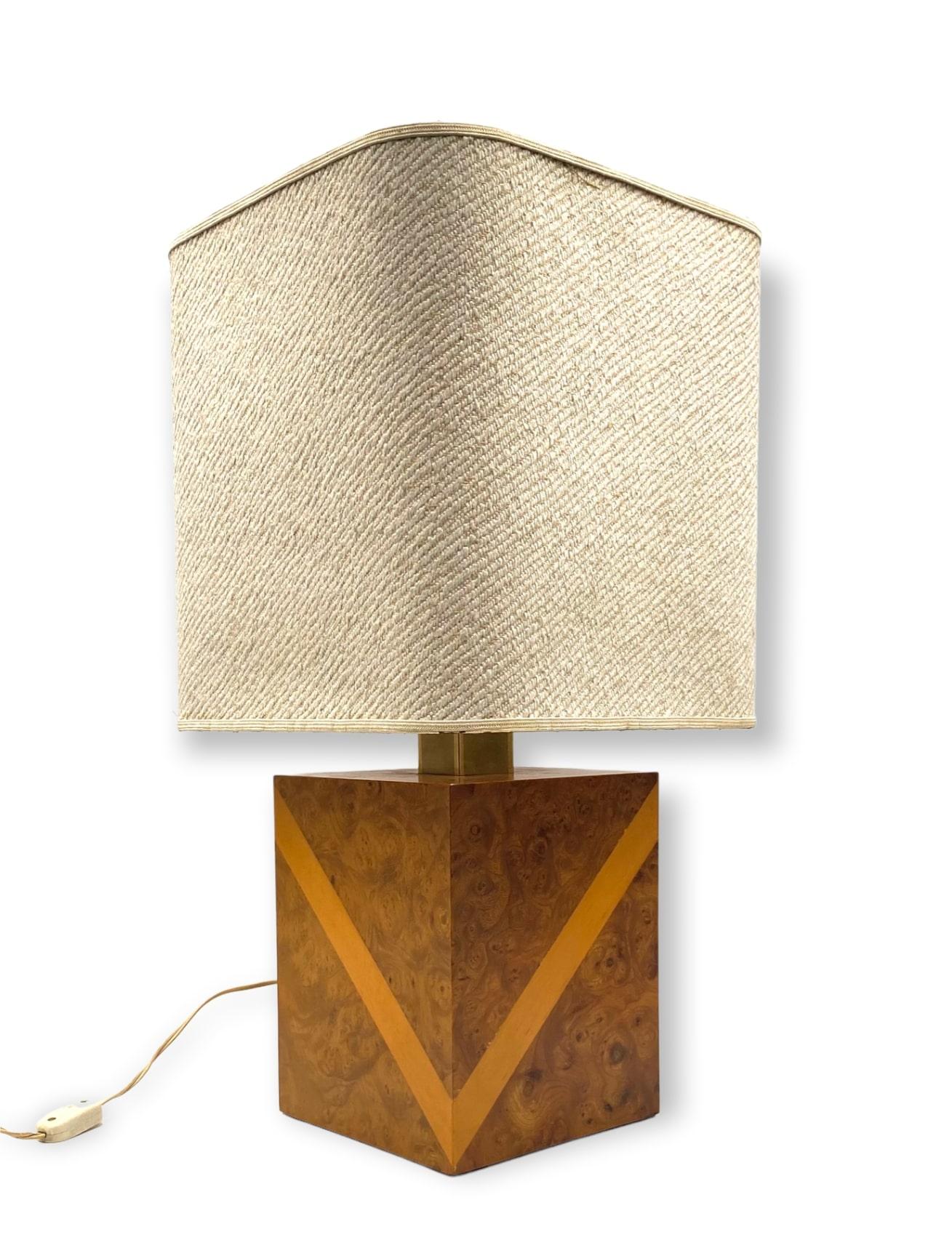 Hollywood Regency Cubic Wood and Brass Table Lamp, Italy, 1970s For Sale 11