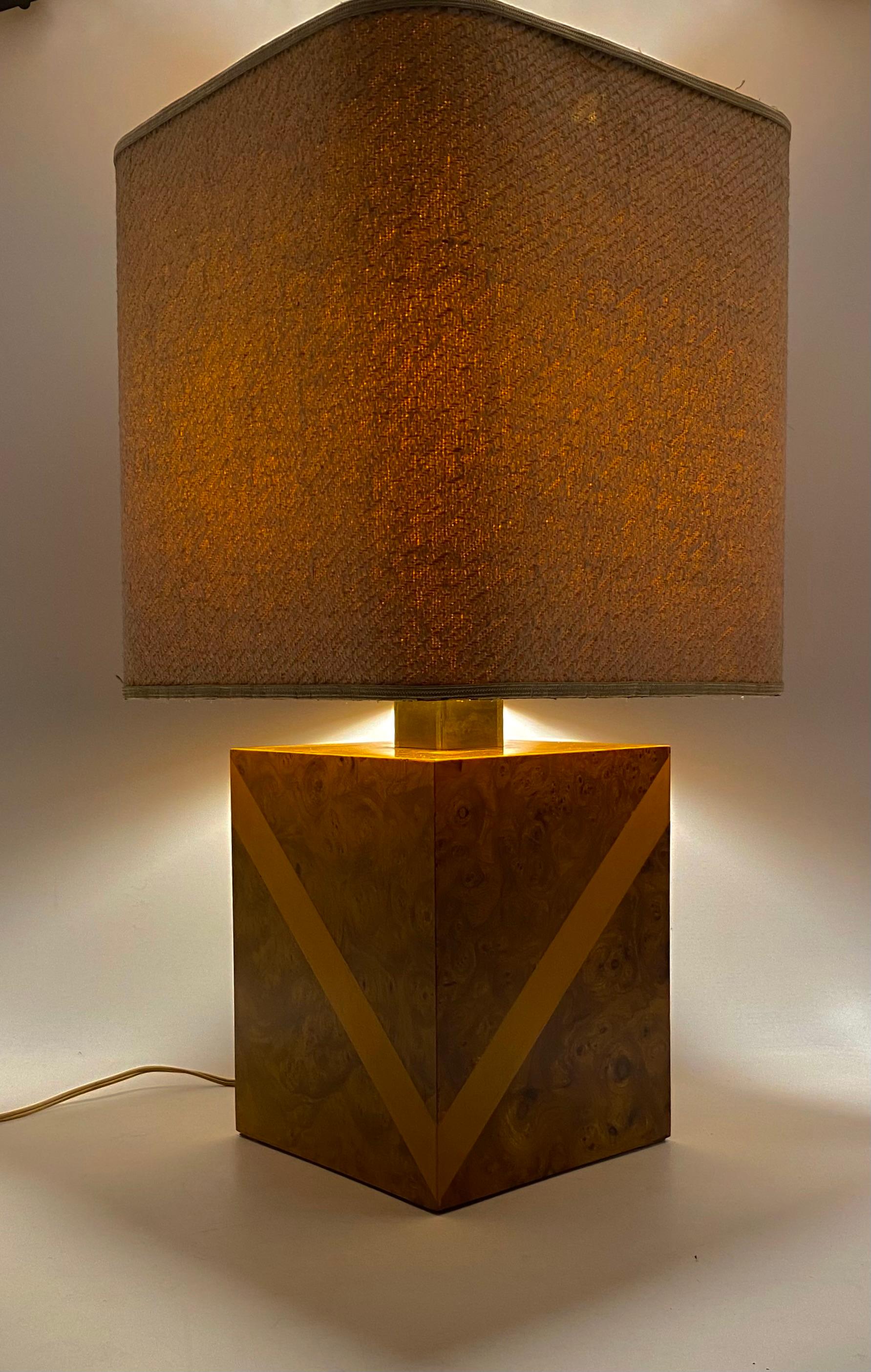 Hollywood Regency Cubic Wood and Brass Table Lamp, Italy, 1970s For Sale 14