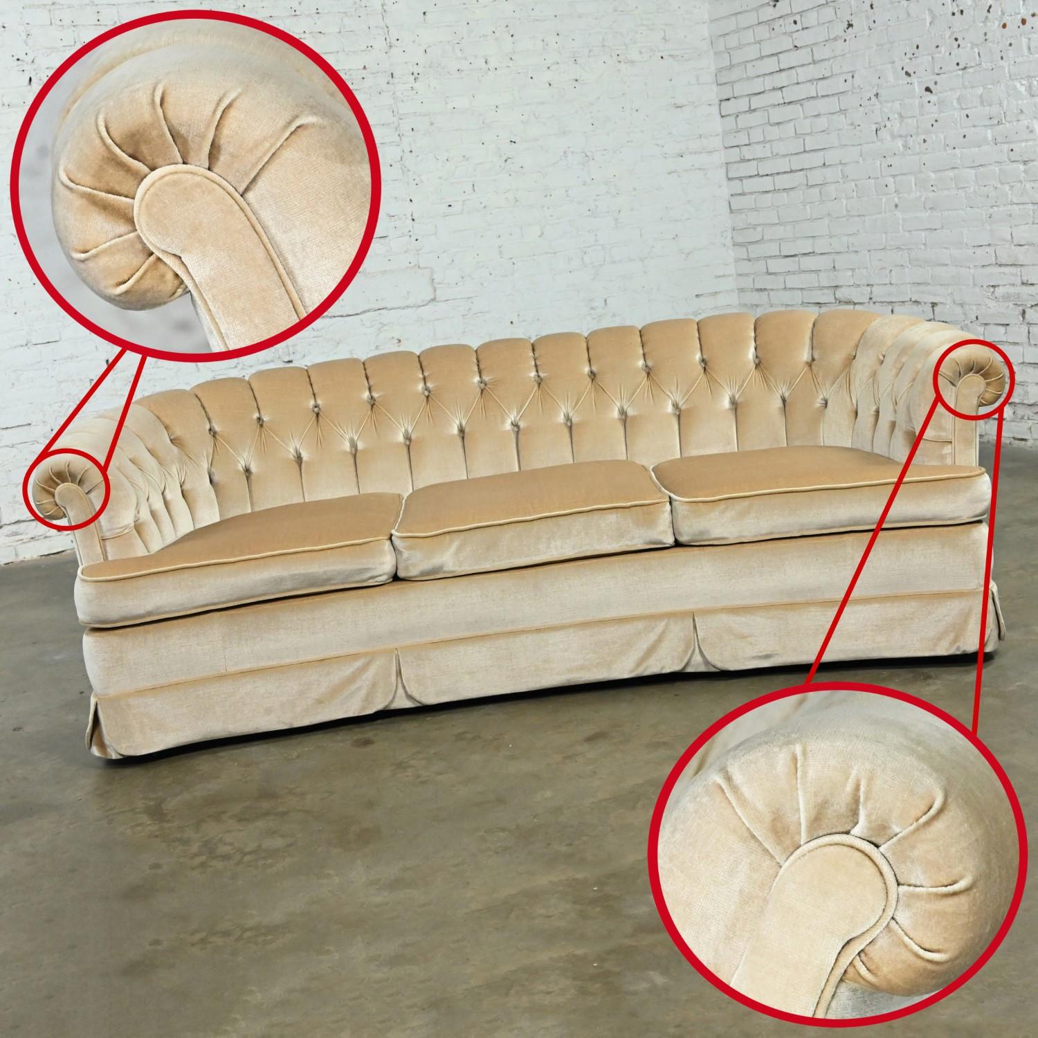 Hollywood Regency Curved Sofa Beige Velvet Button Tufted Lee Harvey for Maddox  In Good Condition In Topeka, KS