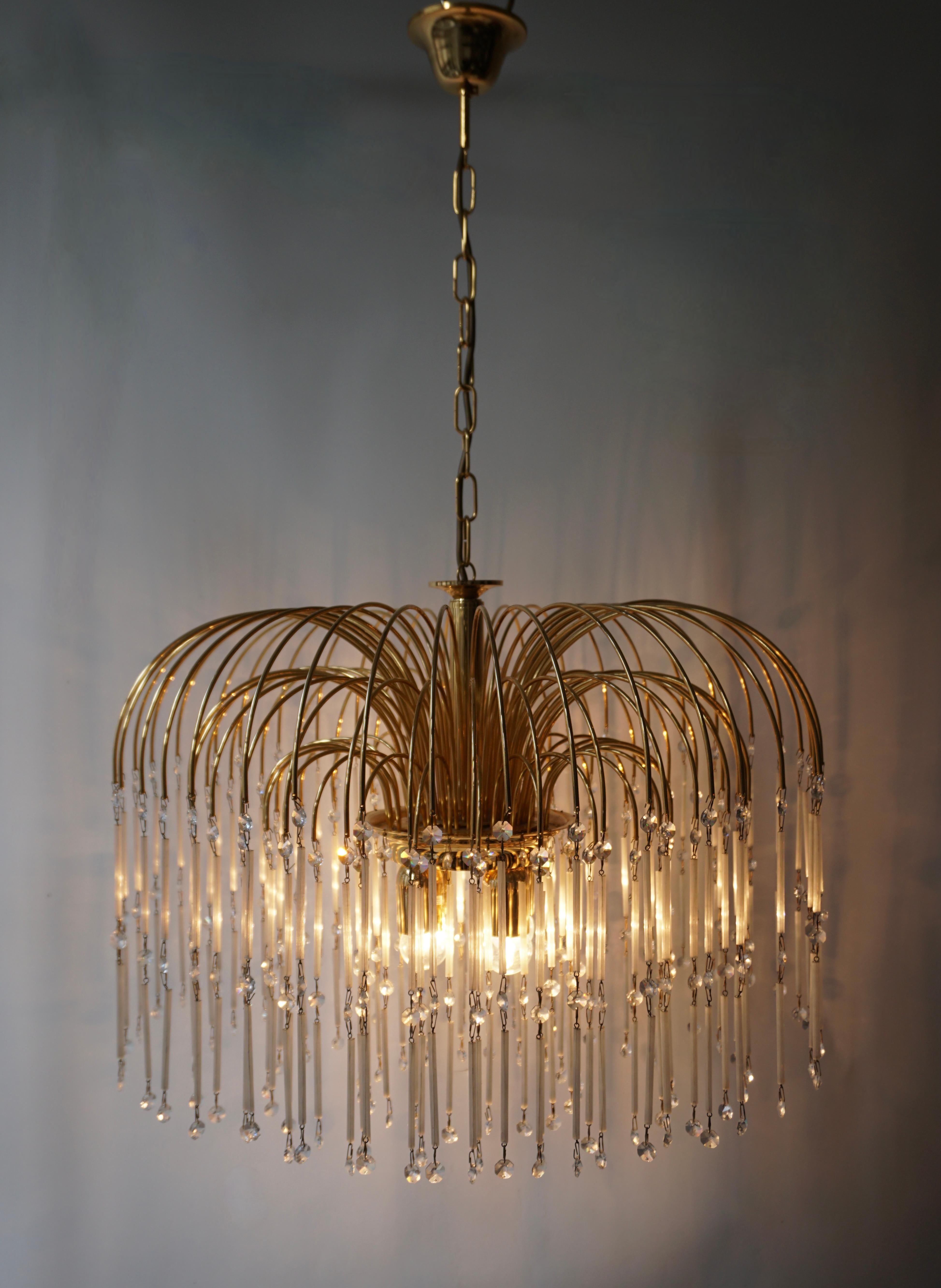 Hollywood Regency Cut Crystal Waterfall Chandelier In Good Condition For Sale In Antwerp, BE