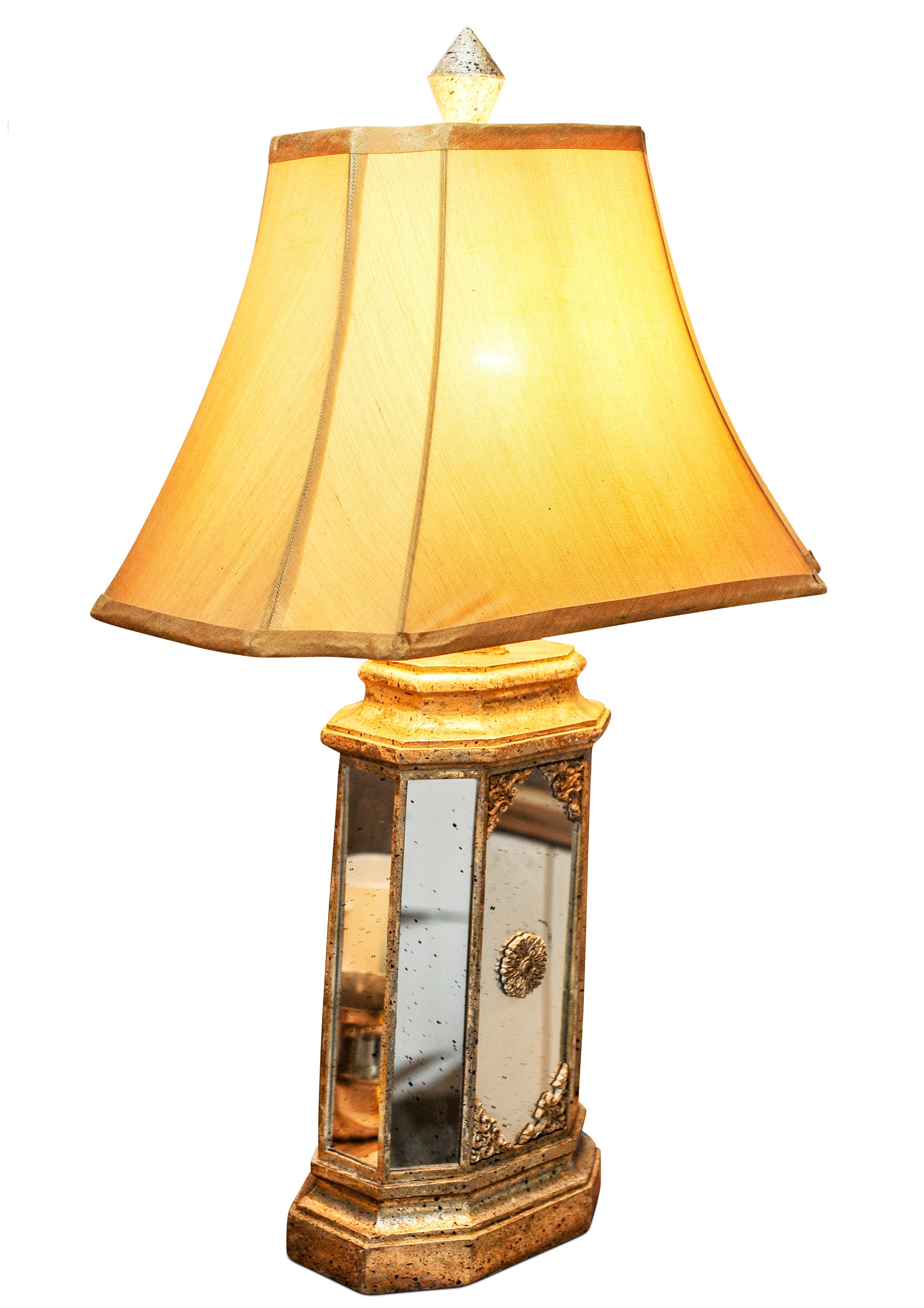 Lampe de bureau en miroir au design Hollywood Regency opulent avec abat-jour en soie pointue Bon état - En vente à High Wycombe, GB