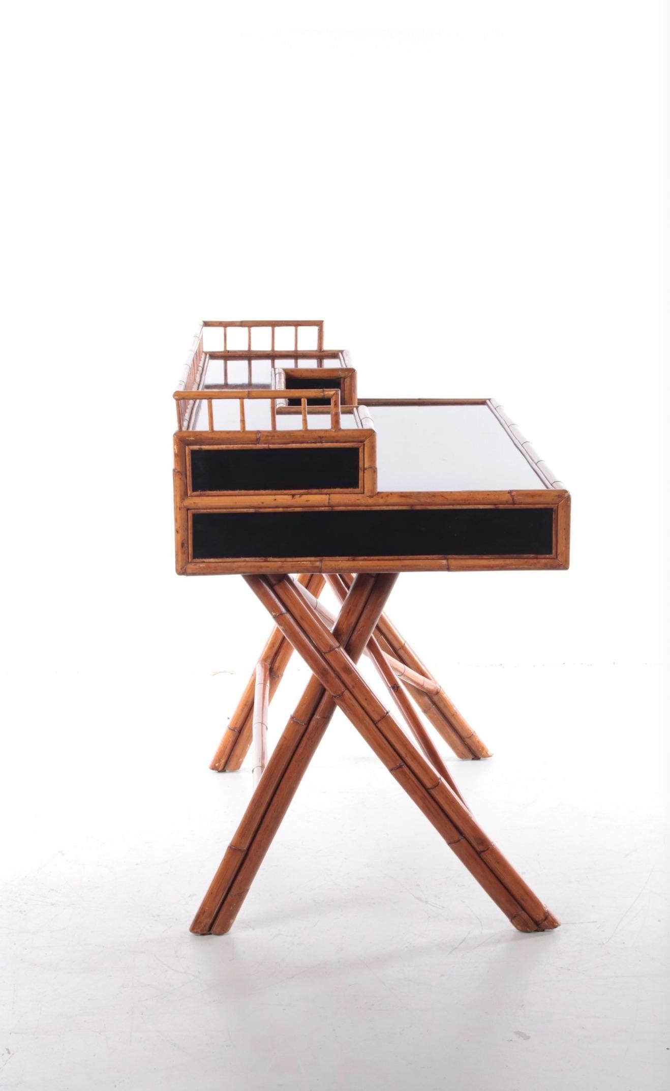 Hollywood Regency-Schreibtisch+ Stuhl Bambus und schwarzer Lack , laiton (Holz) im Angebot