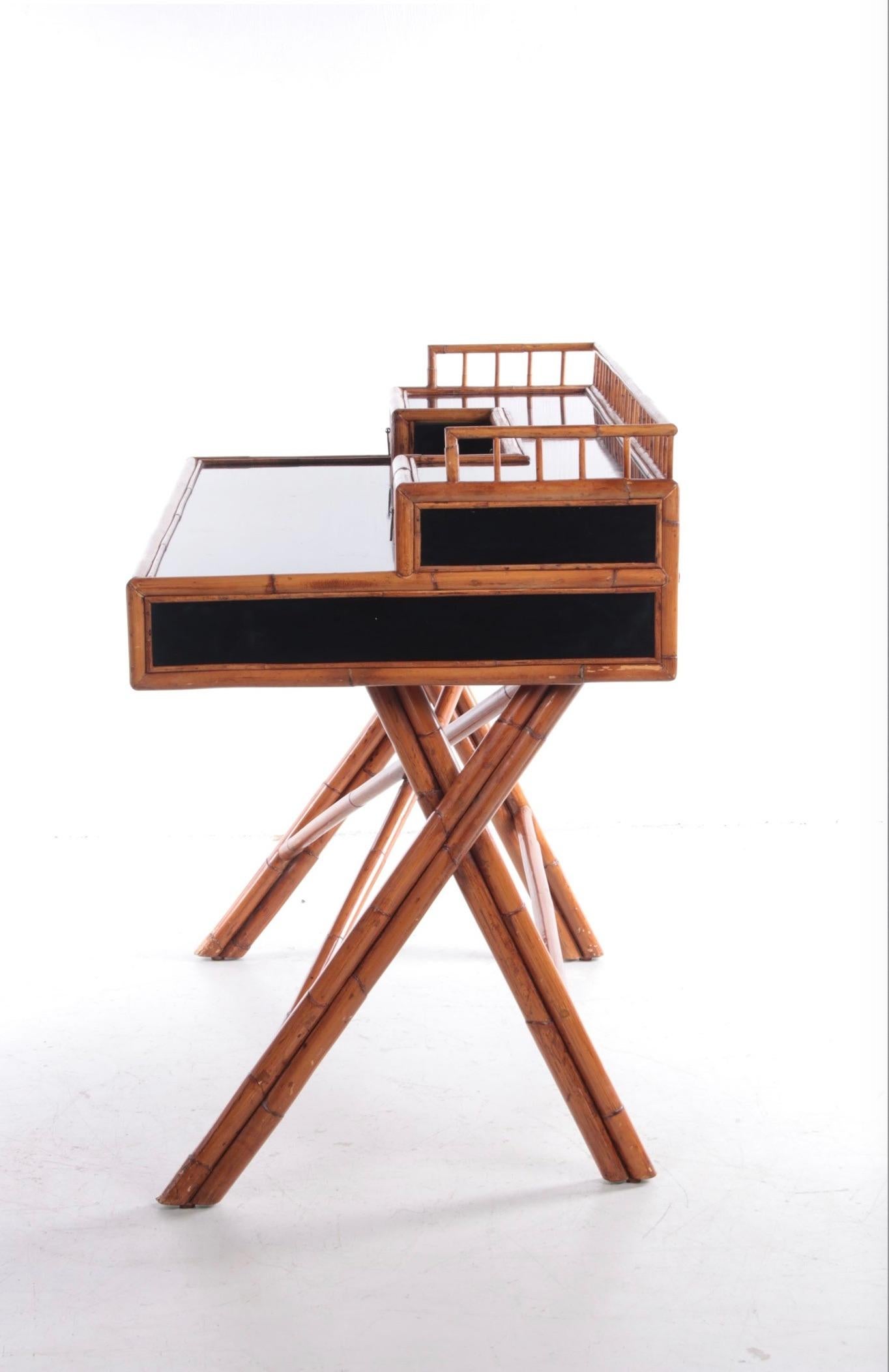 Hollywood Regency-Schreibtisch+ Stuhl Bambus und schwarzer Lack , laiton im Angebot 1