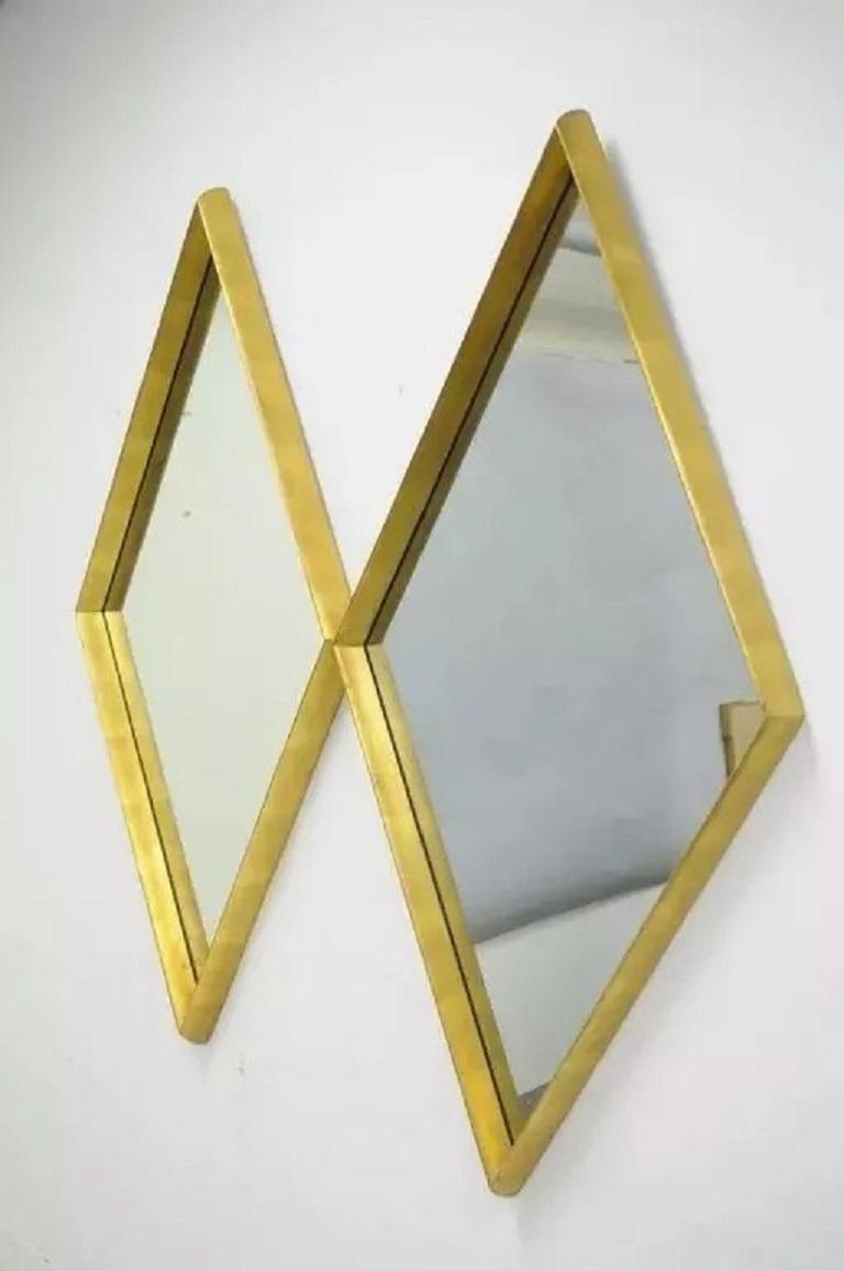 Paire de miroirs muraux Hollywood Regency avec cadre en bois profond en forme de diamant et feuille d'or en vente 4