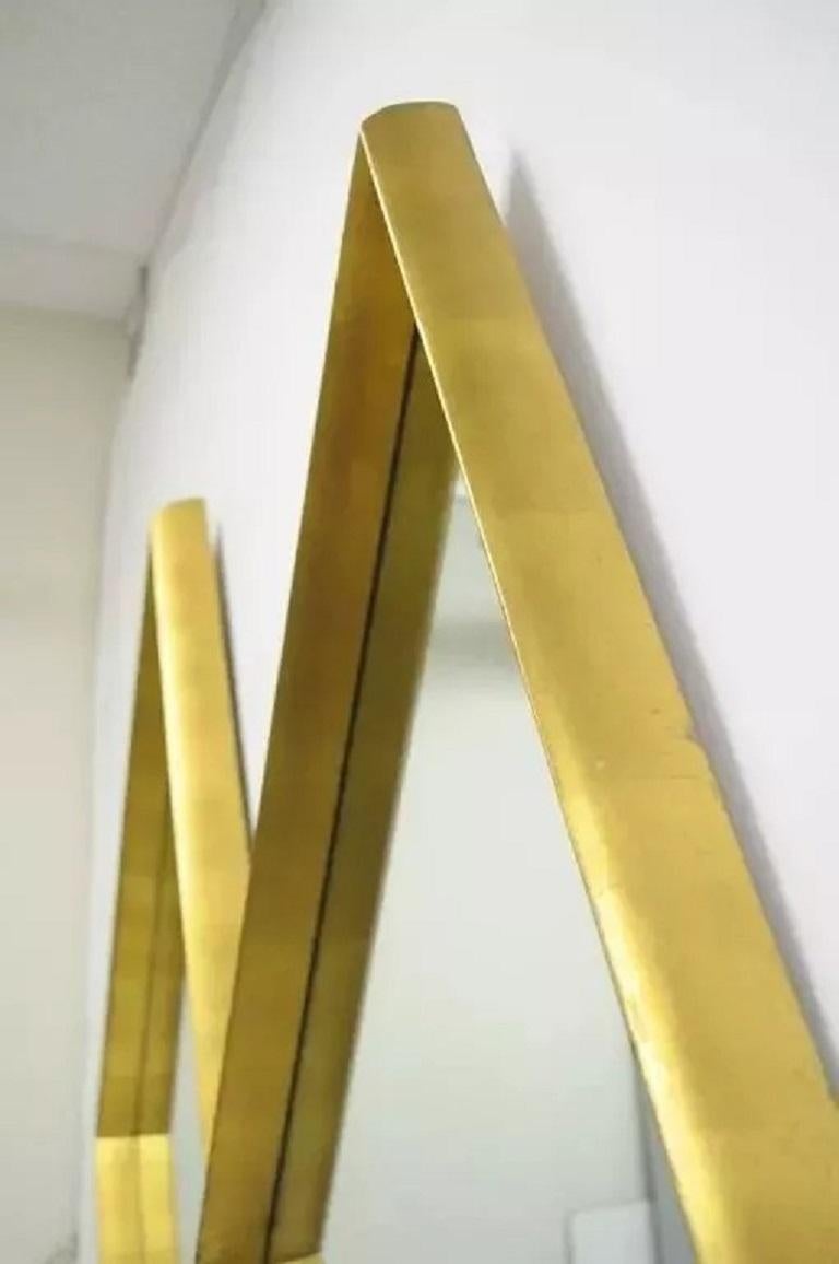Paire de miroirs muraux Hollywood Regency avec cadre en bois profond en forme de diamant et feuille d'or Bon état - En vente à Philadelphia, PA