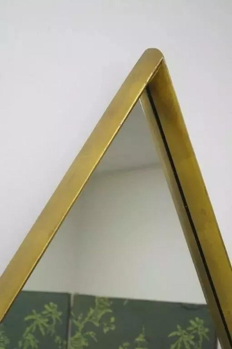 Paire de miroirs muraux Hollywood Regency avec cadre en bois profond en forme de diamant et feuille d'or en vente 2