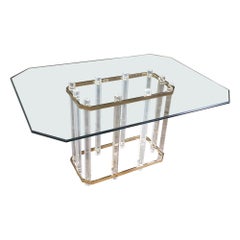 Table à manger Hollywood Regency : verre, laiton et Lucite, style Charles Hollis Jones