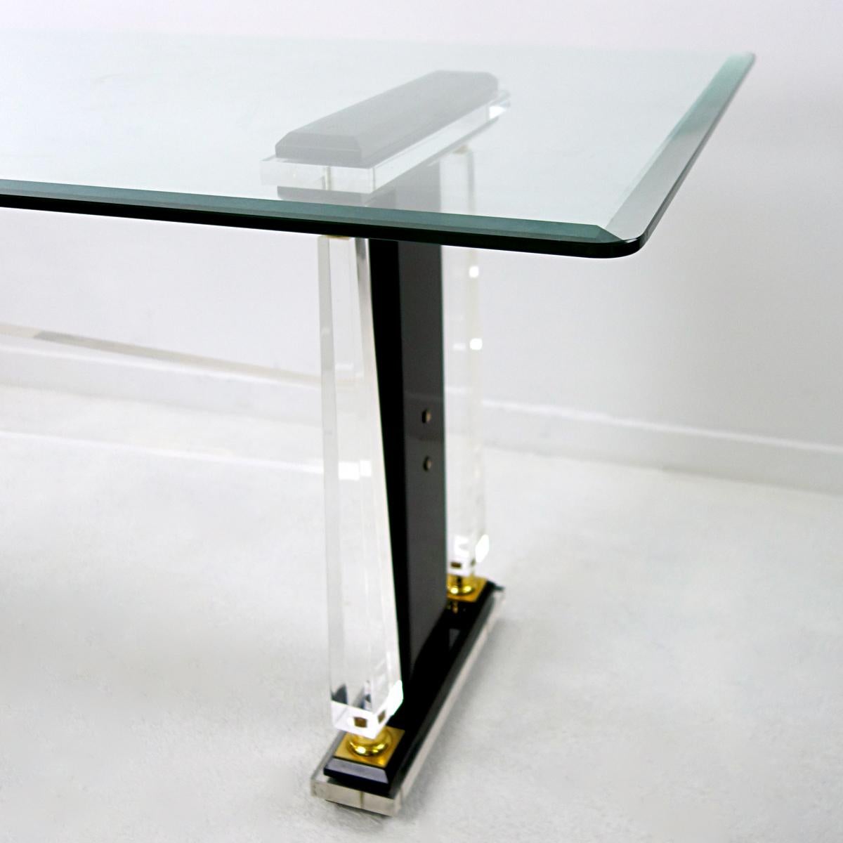 Hollywood Regency Dining Table in Glass and Plexiglass with Brass Details 1