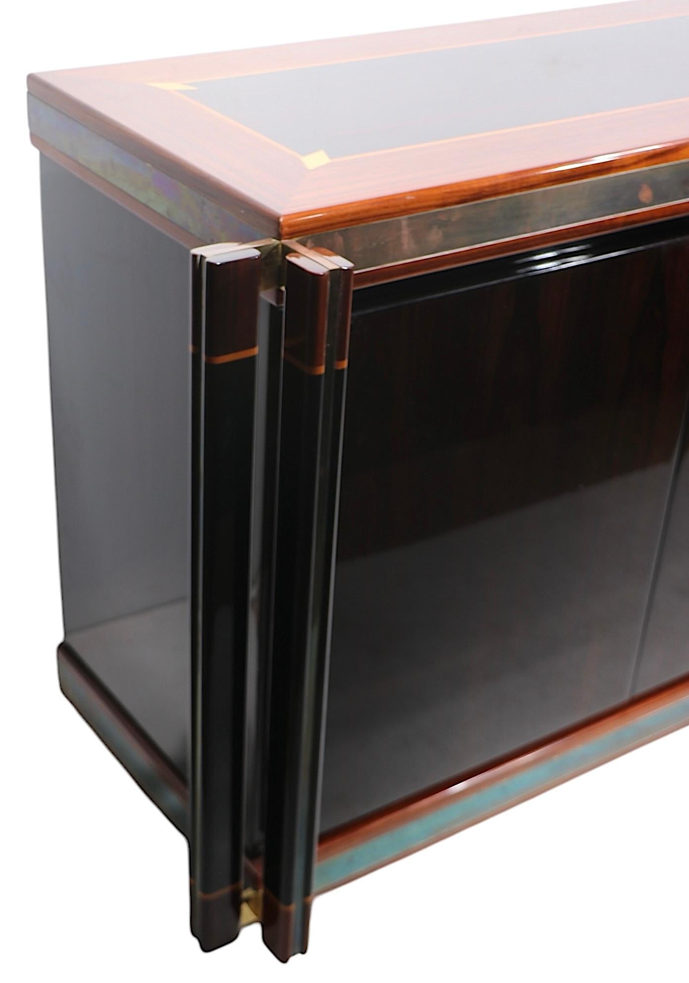 20ième siècle Vitrine Hollywood Regency conçue par Paolo Barracchia pour Roman Deco en vente