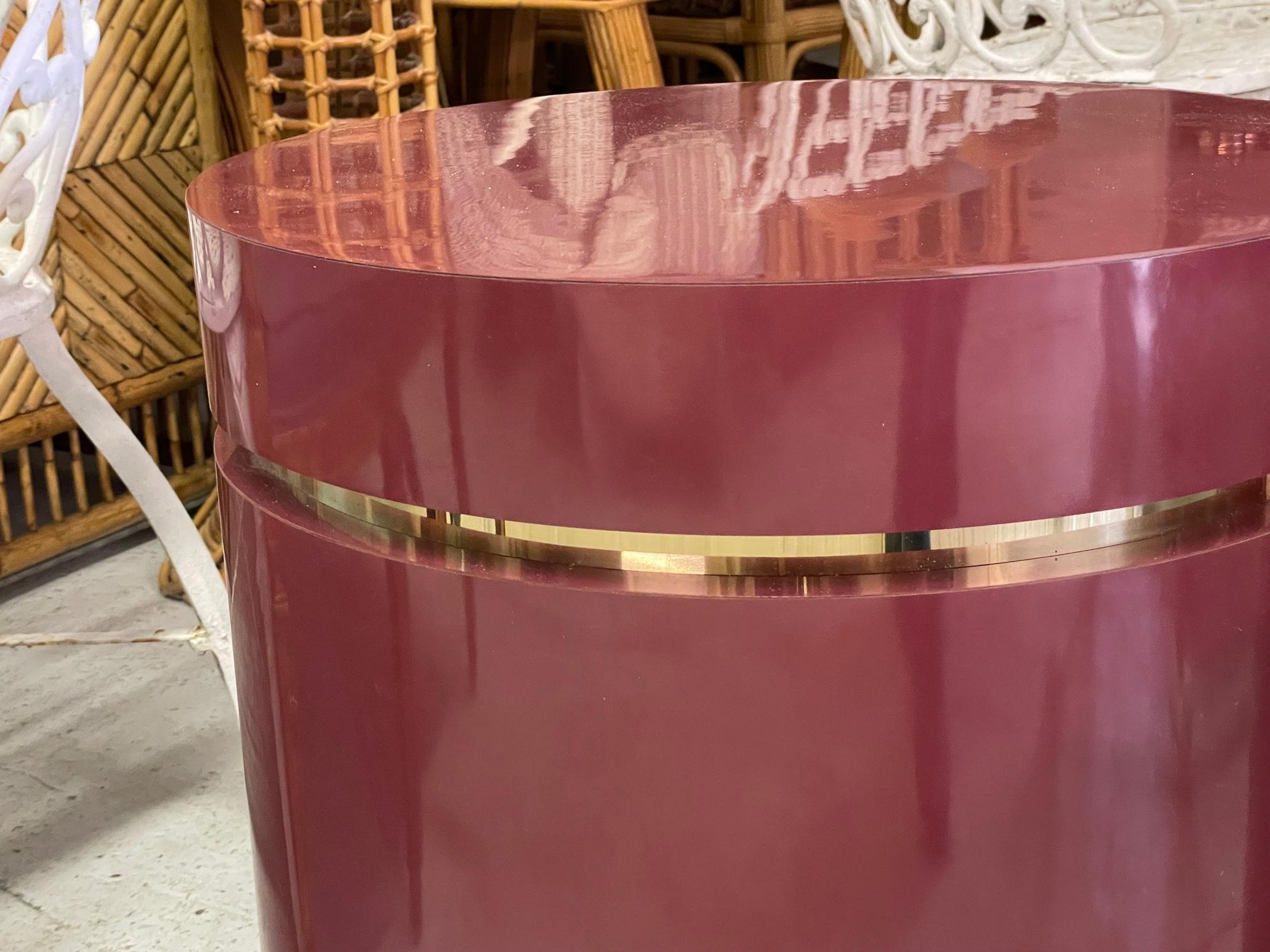 Verre Paire de tables d'appoint à tambour de style Hollywood Regency en vente