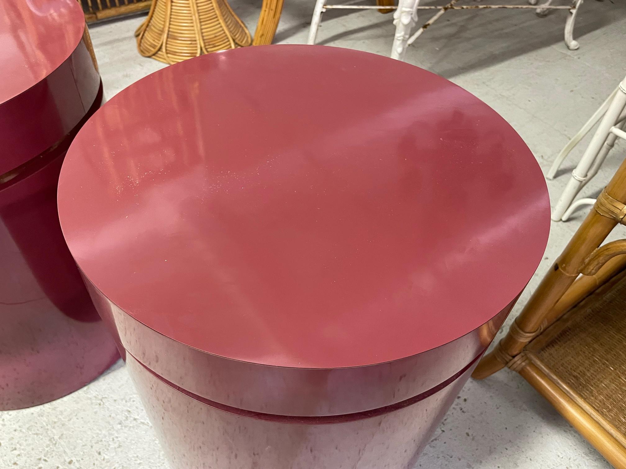 Paire de tables d'appoint à tambour de style Hollywood Regency en vente 1