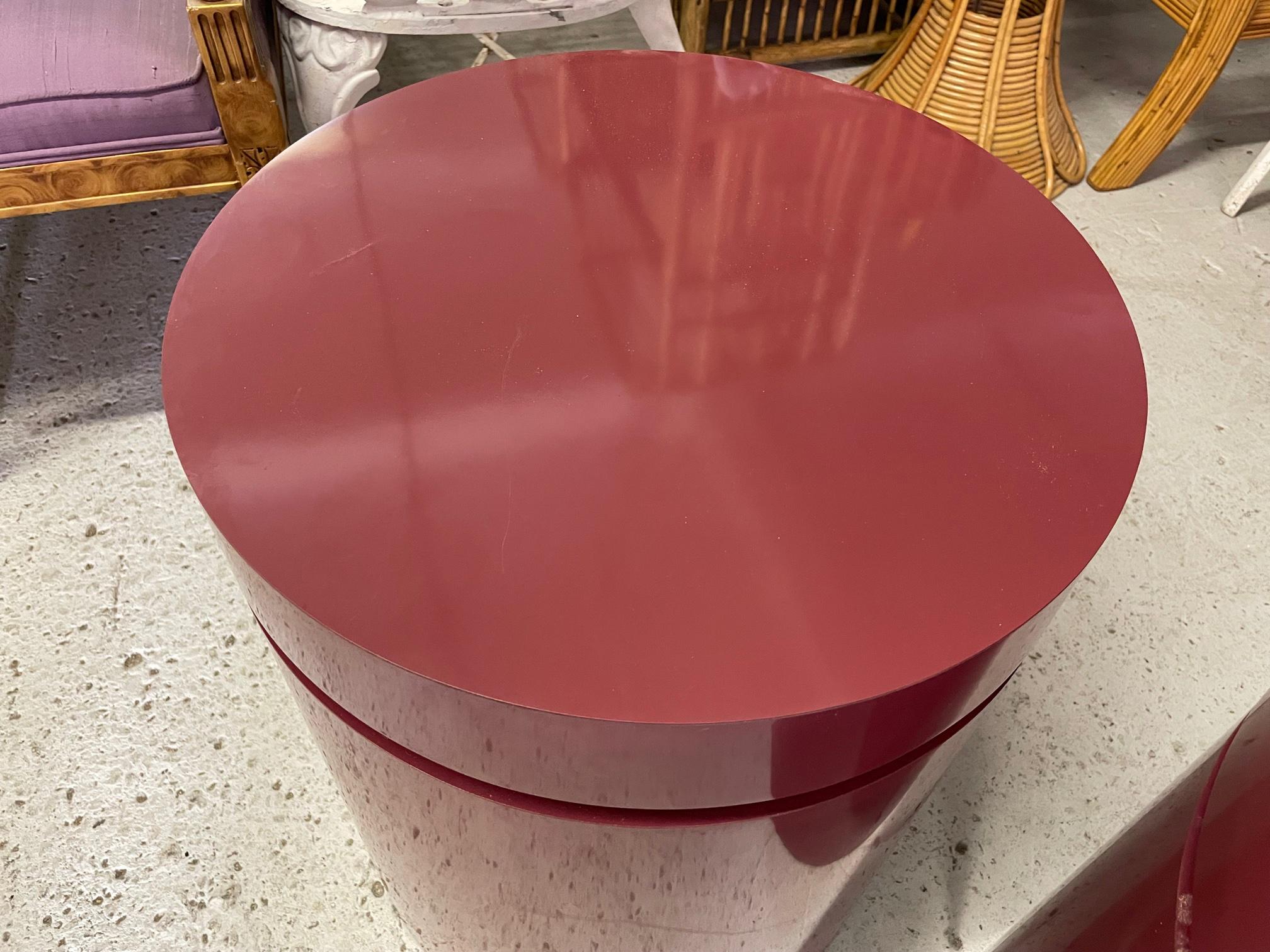 Paire de tables d'appoint à tambour de style Hollywood Regency en vente 2