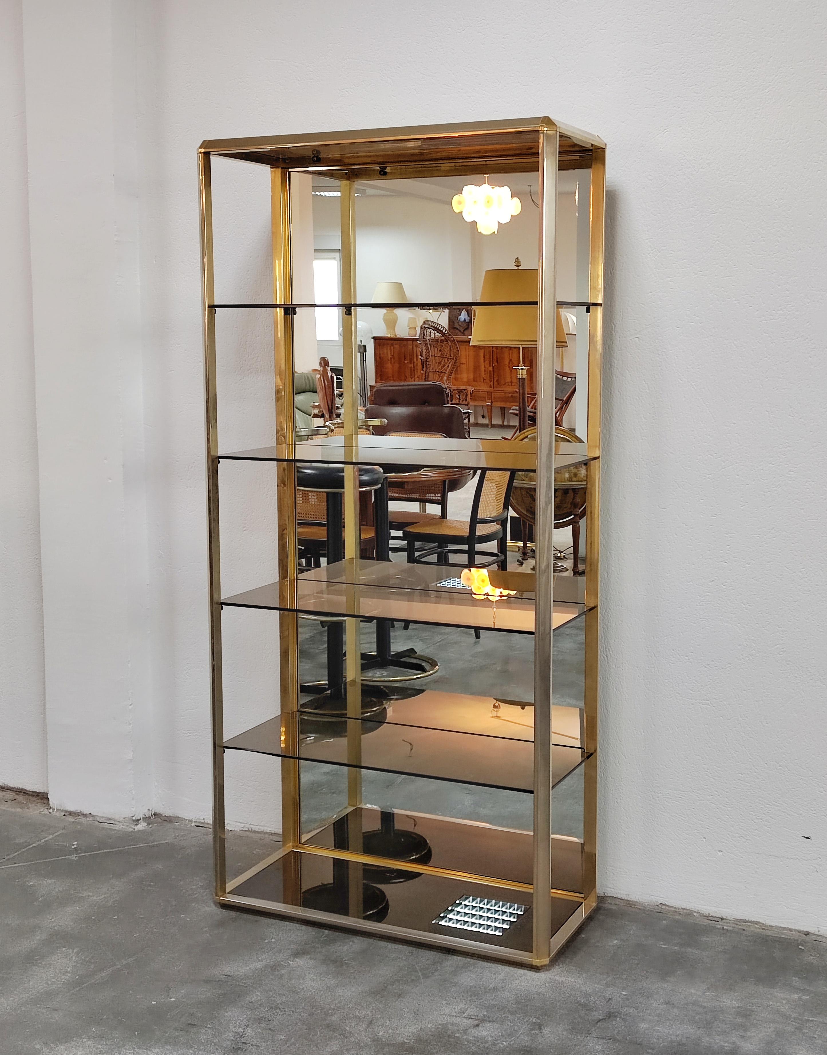 Hollywood Regency Dry Bar with Two Stools and Mirrored Shelf, Italy, 1980s For Sale 6