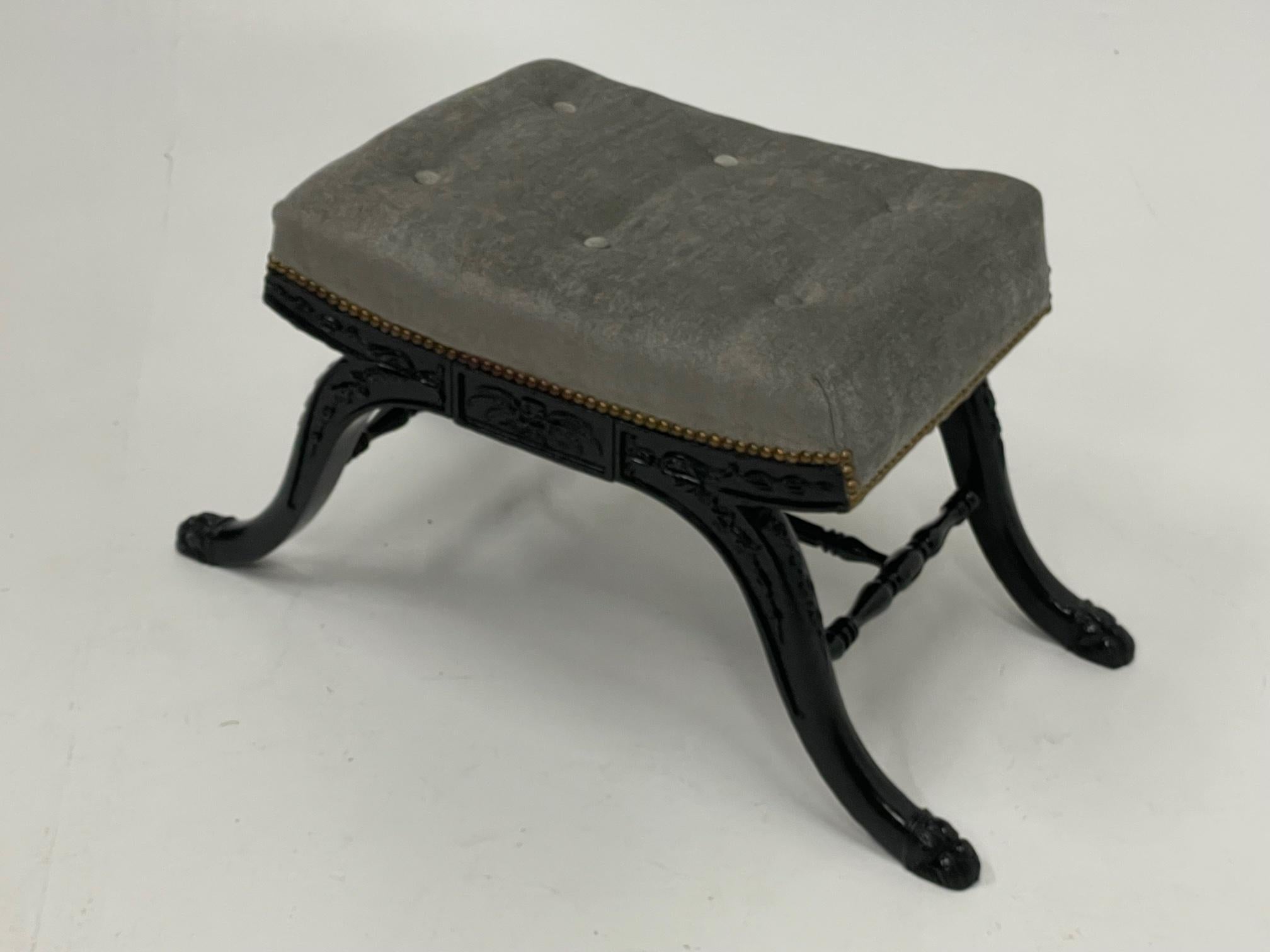 Hollywood Regency Ebonized & Carved Wood Bench with Grey Flannel Upholstery For Sale 1