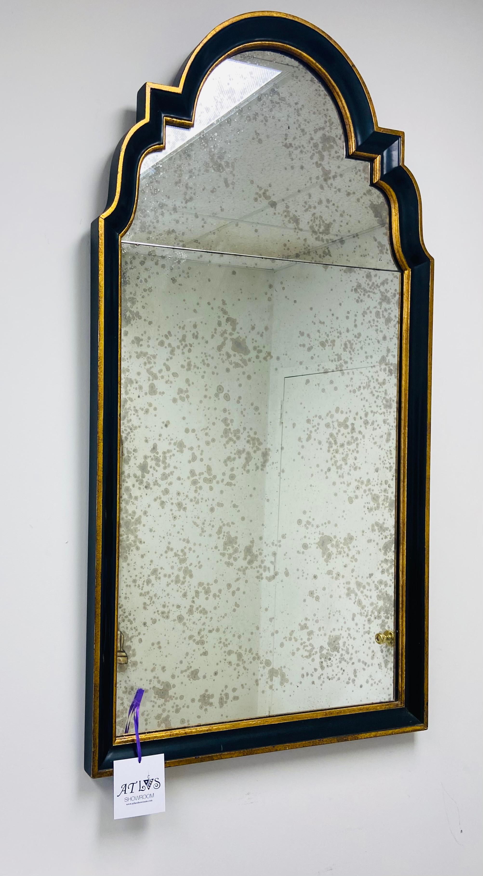 Européen Hollywood Regency Ebony Black and Gold Antiqued Glass Wall or Mantel Mirror (miroir mural ou de cheminée)  en vente