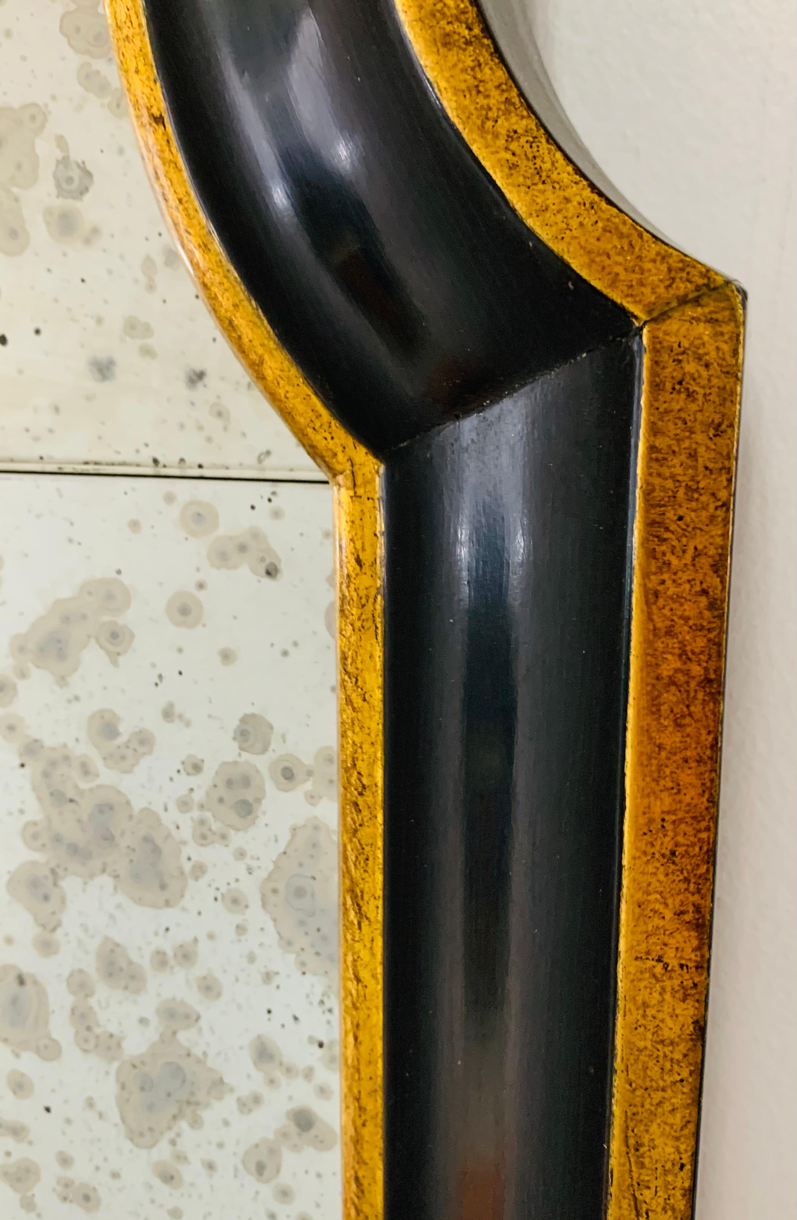 Hollywood Regency Ebony Black and Gold Antiqued Glass Wall or Mantel Mirror (miroir mural ou de cheminée)  en vente 3