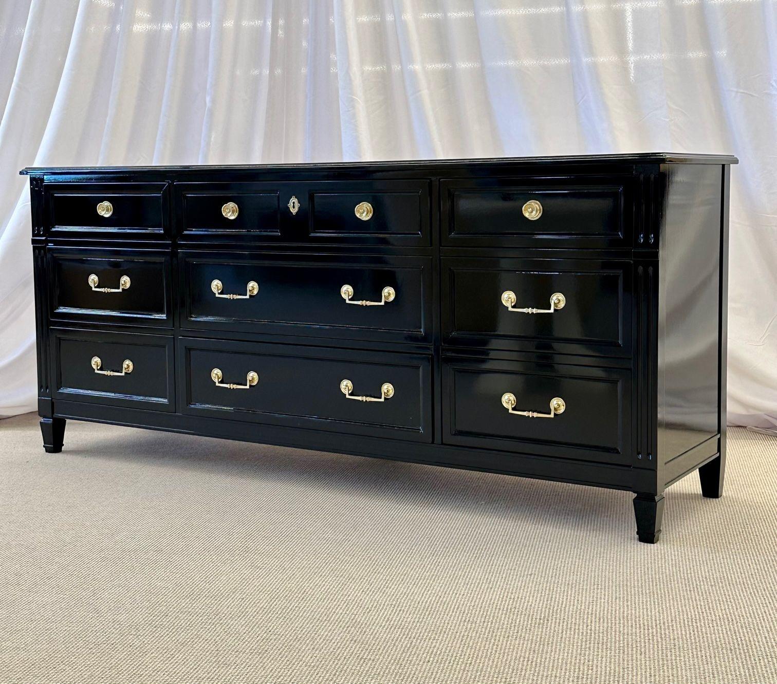 Bronzo Comò, credenza, cassapanca, commode o mobile in ebano Hollywood Regency, bronzo in vendita