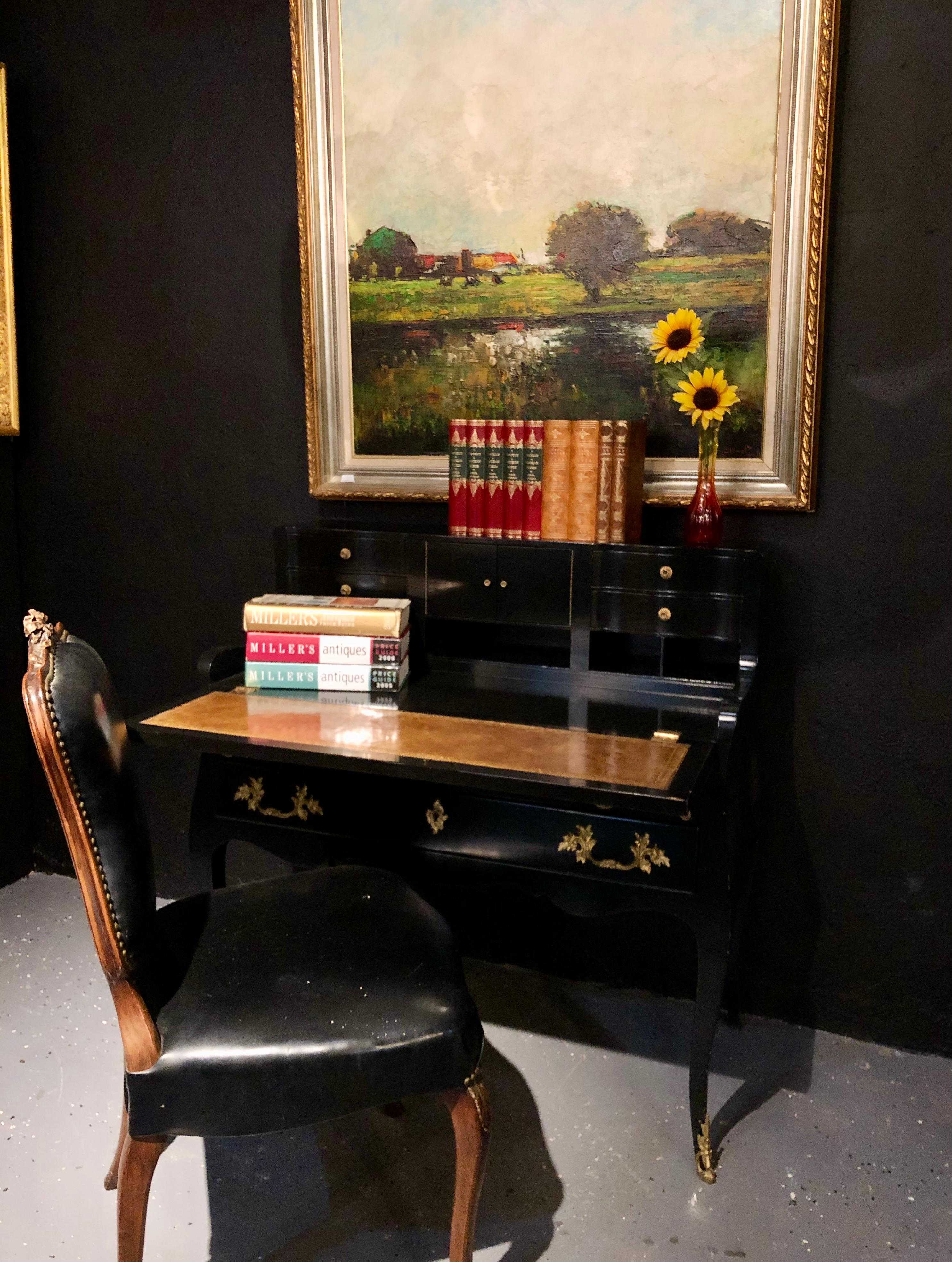 Hollywood Regency-Damen-Schreibtisch aus Ebenholz im Louis-XV-Stil, gestempelt Jansen im Zustand „Gut“ im Angebot in Stamford, CT
