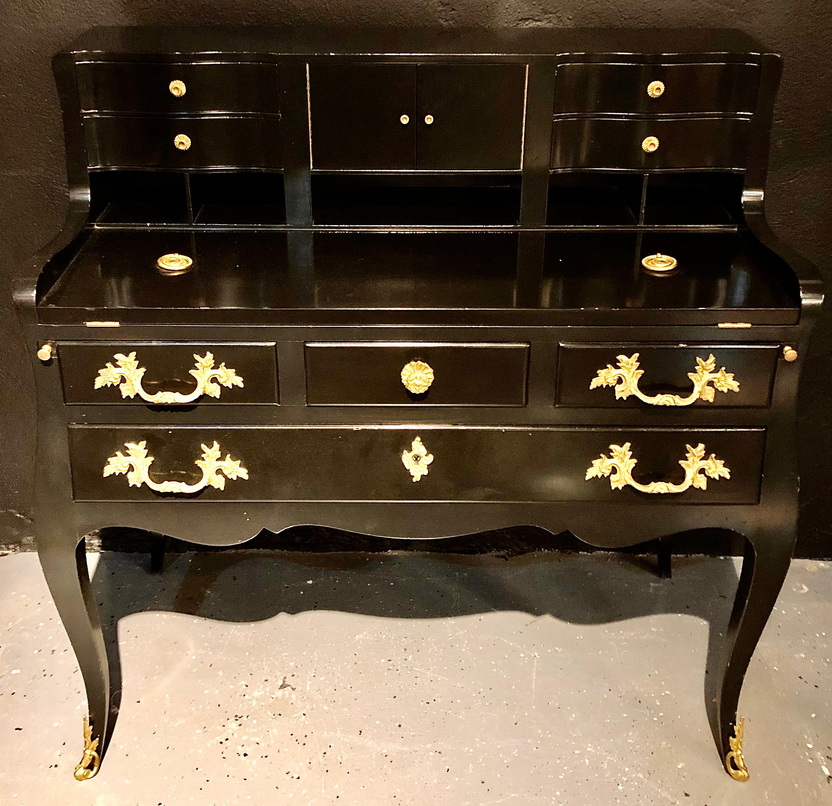 Hollywood Regency-Damen-Schreibtisch aus Ebenholz im Louis-XV-Stil, gestempelt Jansen (Bronze) im Angebot