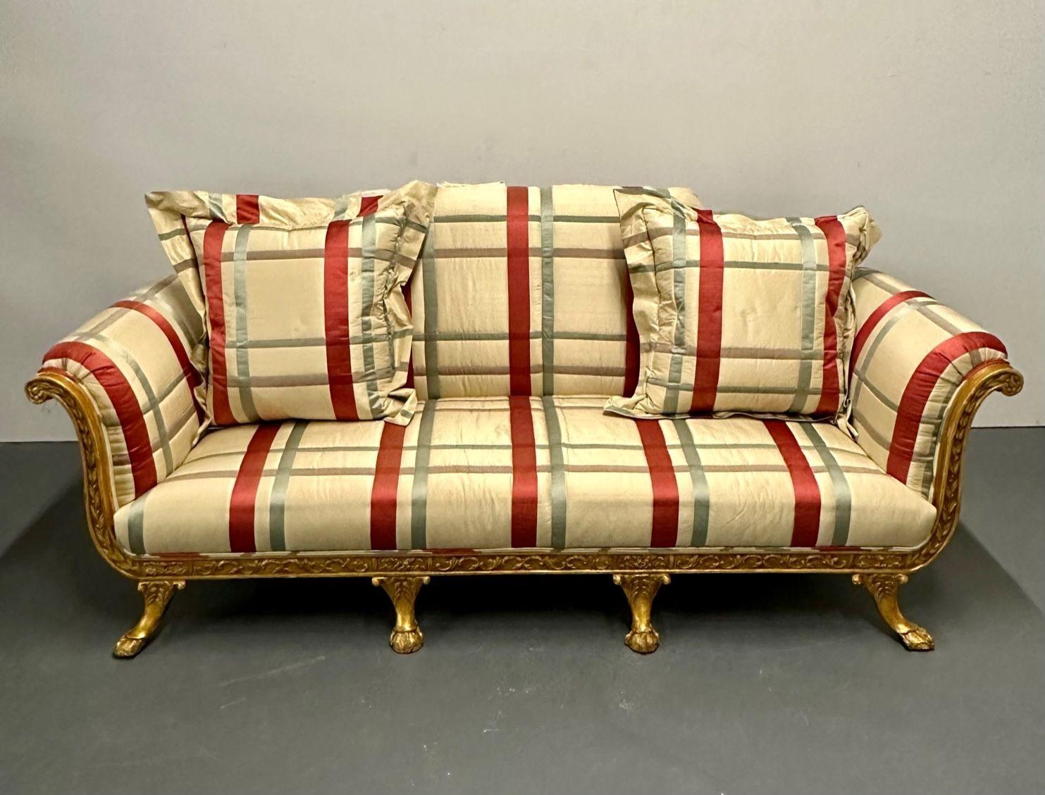 Hollywood Regency Eccentric vergoldetes Holz, geschnitztes Sofa/Sessel, Satin (Textil) im Angebot
