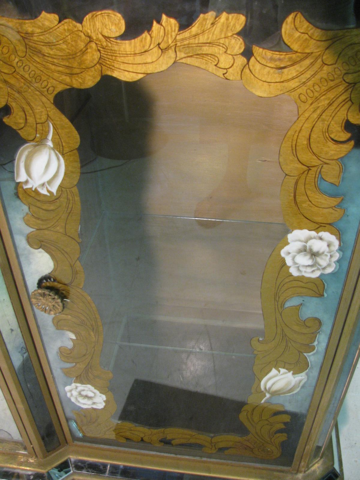 Hollywood Regency Églomisé Cabinet with Mirrored Bar 5