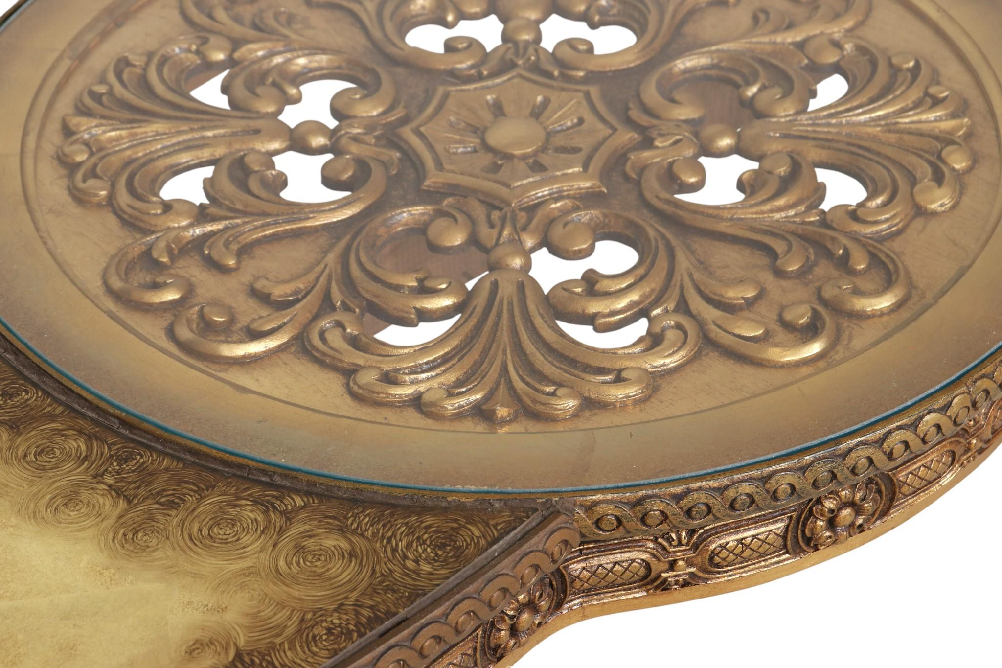 Inconnu Table basse en bois doré Eglomise Hollywood Regency en vente