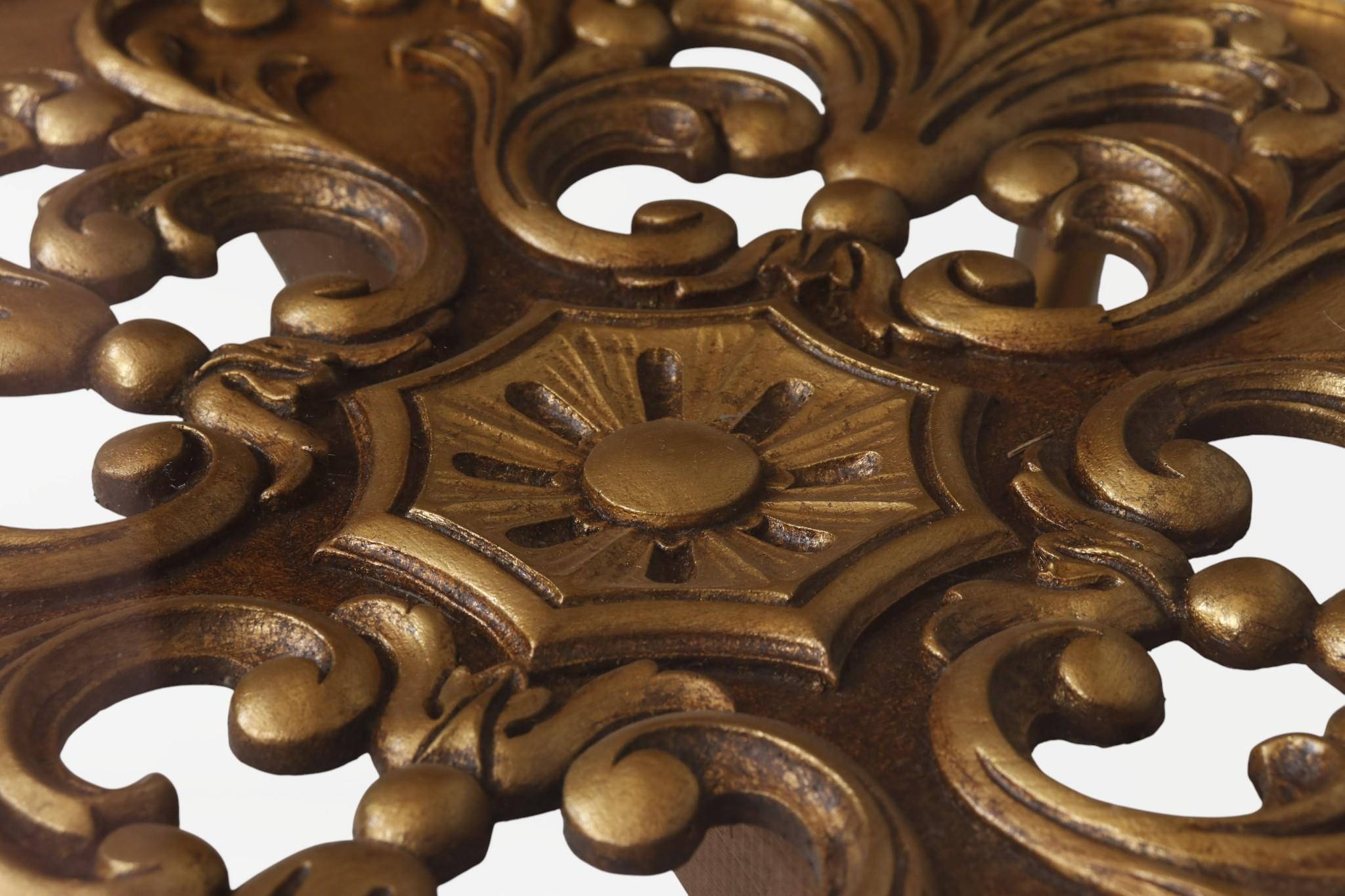 20ième siècle Table basse en bois doré Eglomise Hollywood Regency en vente
