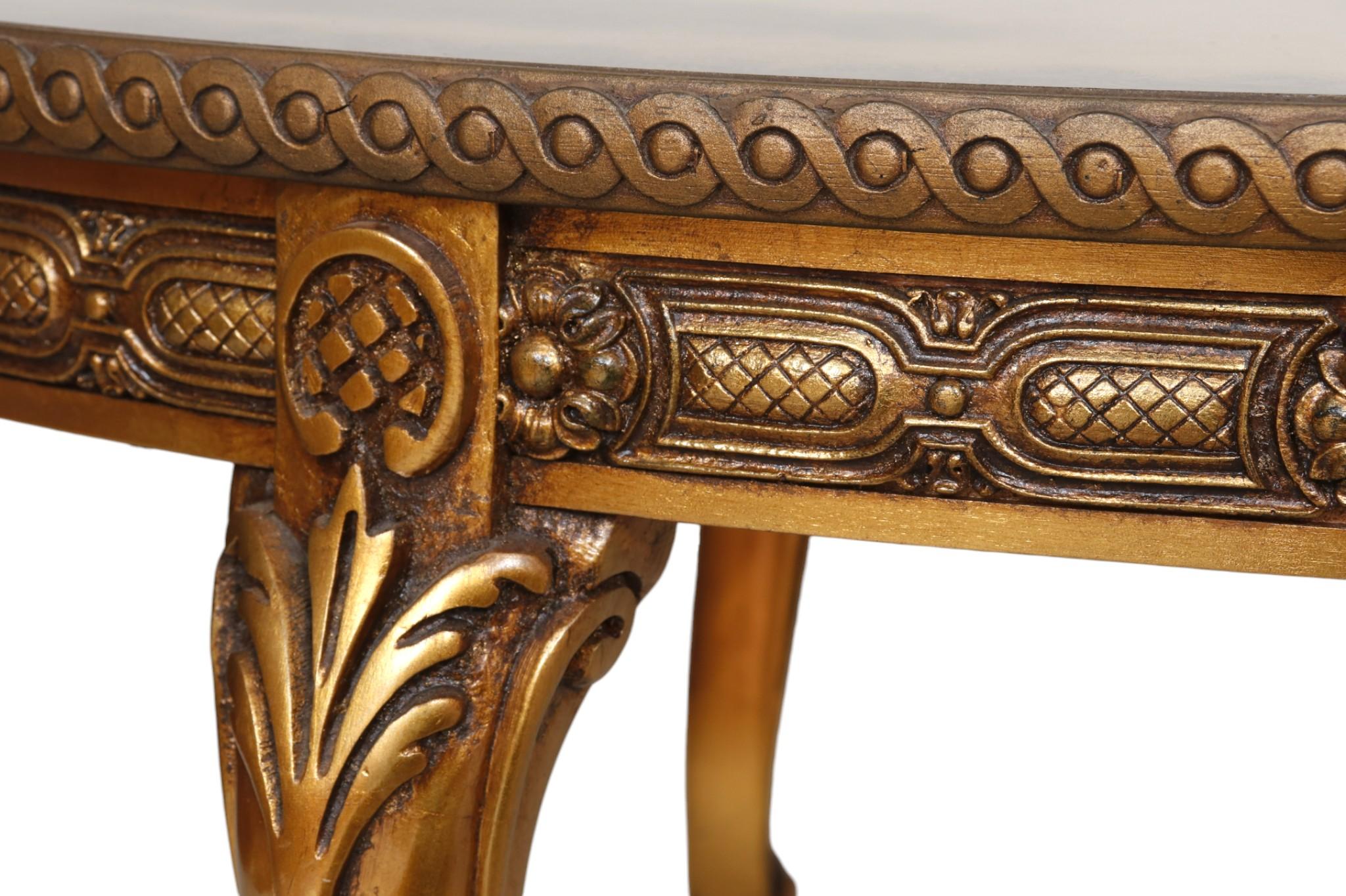 Verre Table basse en bois doré Eglomise Hollywood Regency en vente